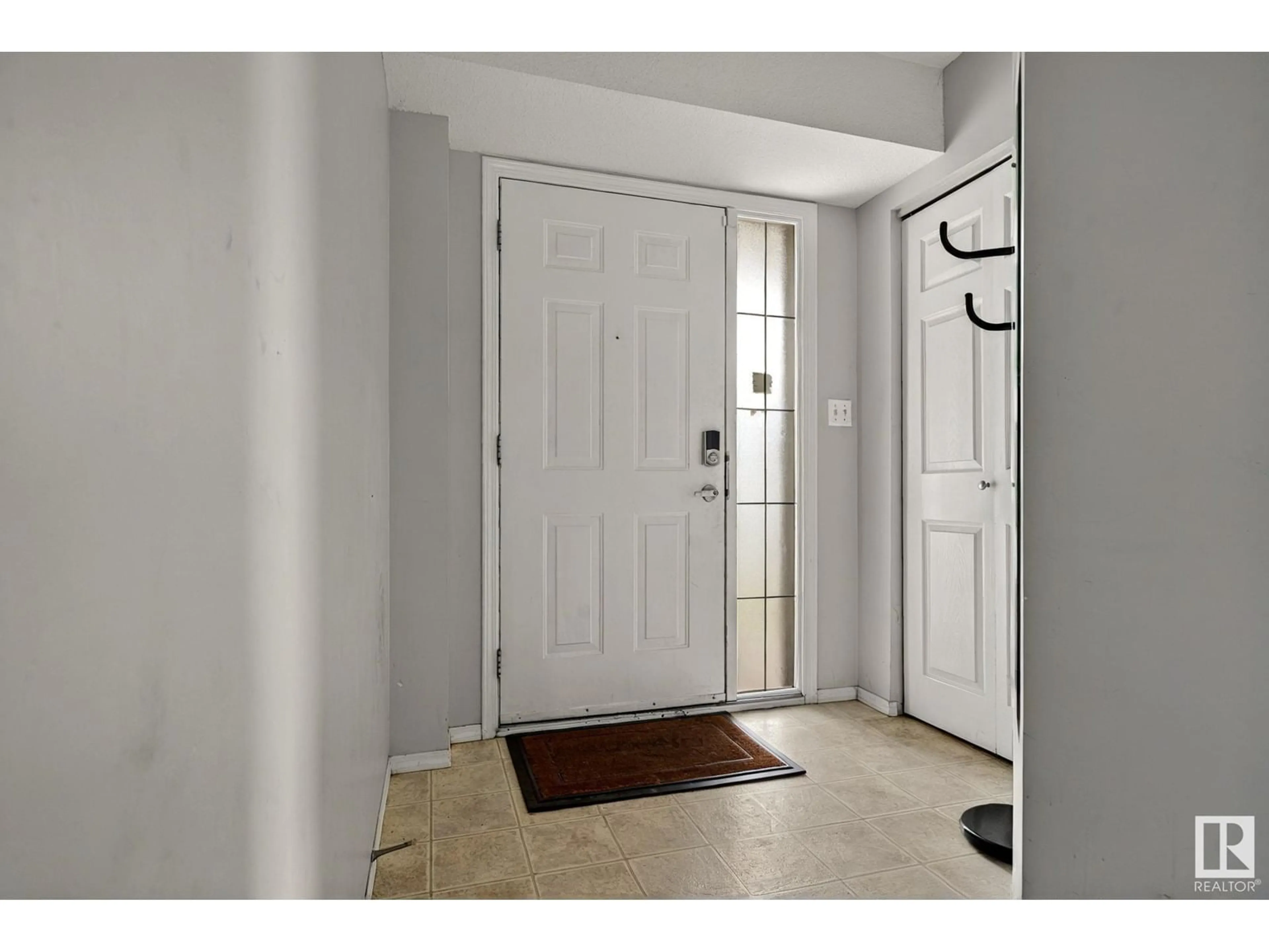 Indoor entryway for NW - 13976 137 ST, Edmonton Alberta T6V1X3