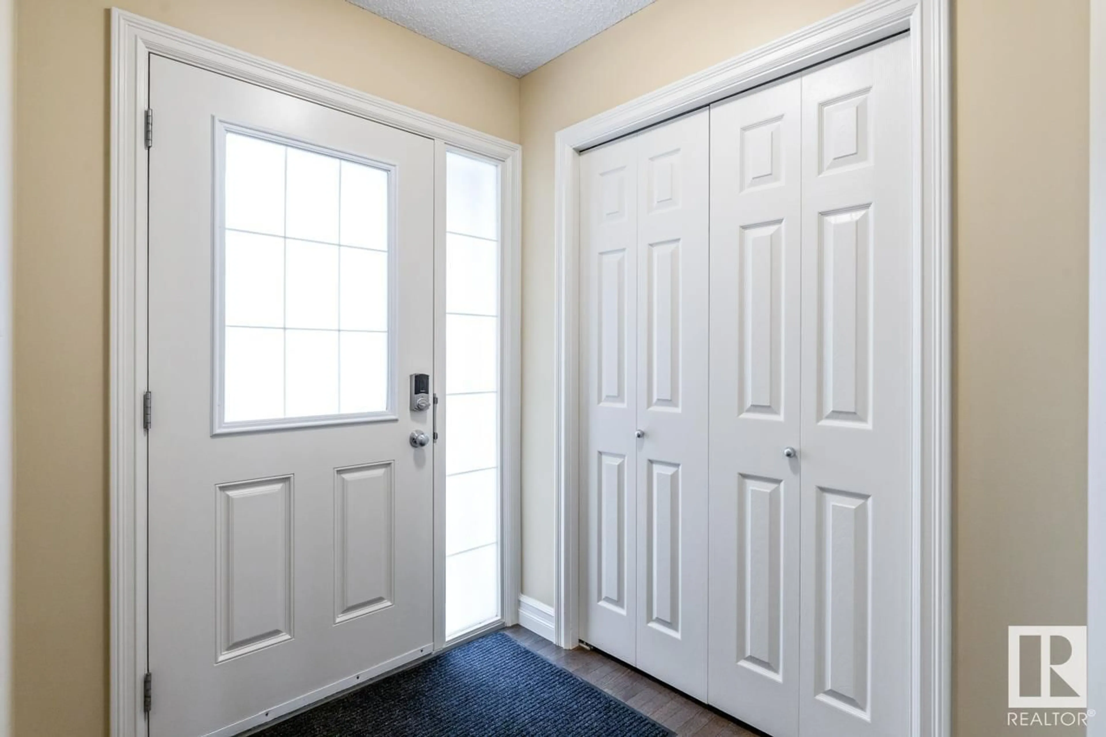 Indoor entryway for SW - 16122 10 AV, Edmonton Alberta T6W2G9