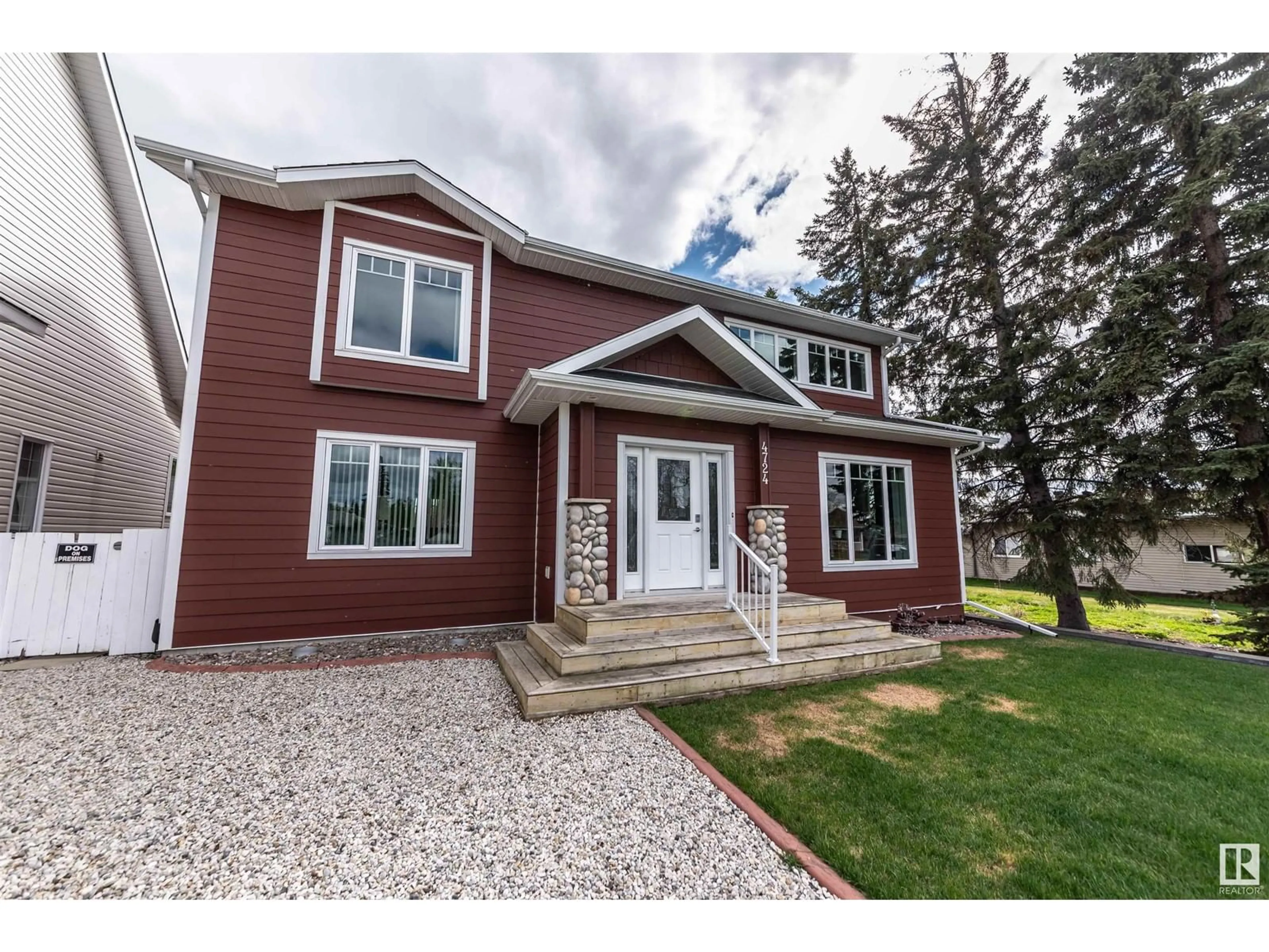 Home with vinyl exterior material, street for 4724 44 ST, Rural Lac Ste. Anne County Alberta T0E0A0