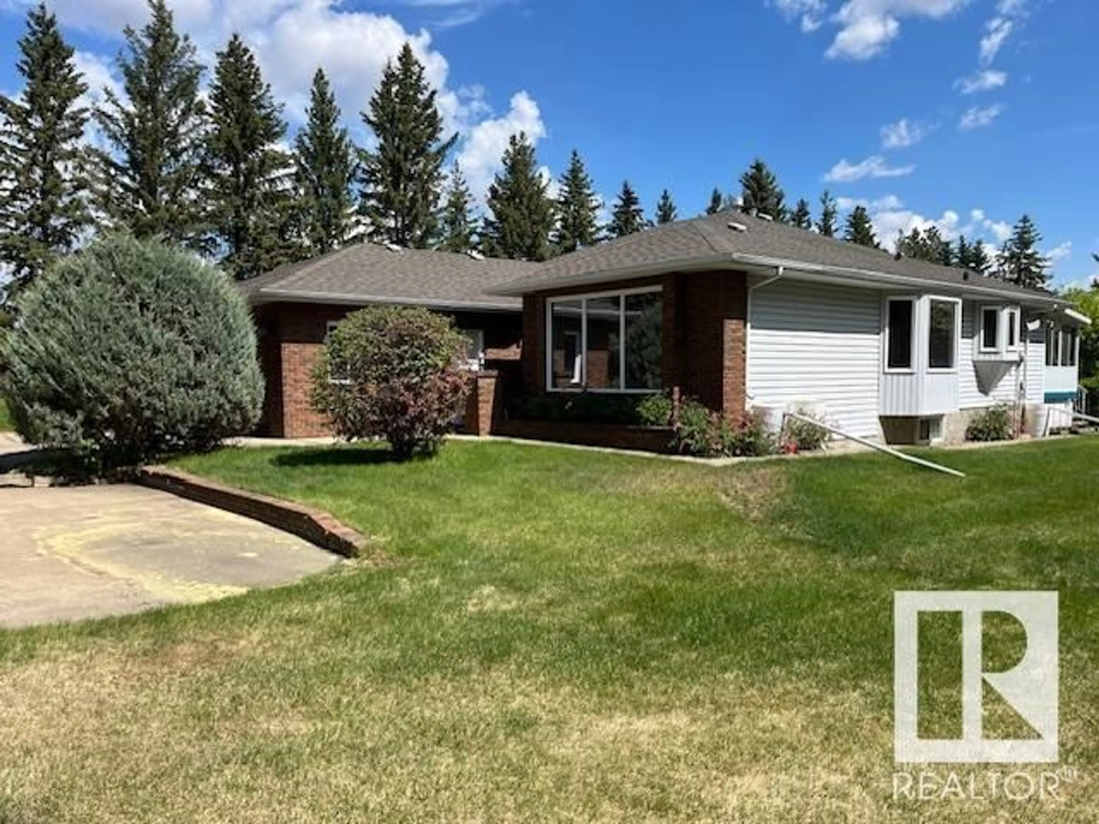 Home with vinyl exterior material, street for 32 24119 TWP ROAD 554, Rural Sturgeon County Alberta T8T1X7