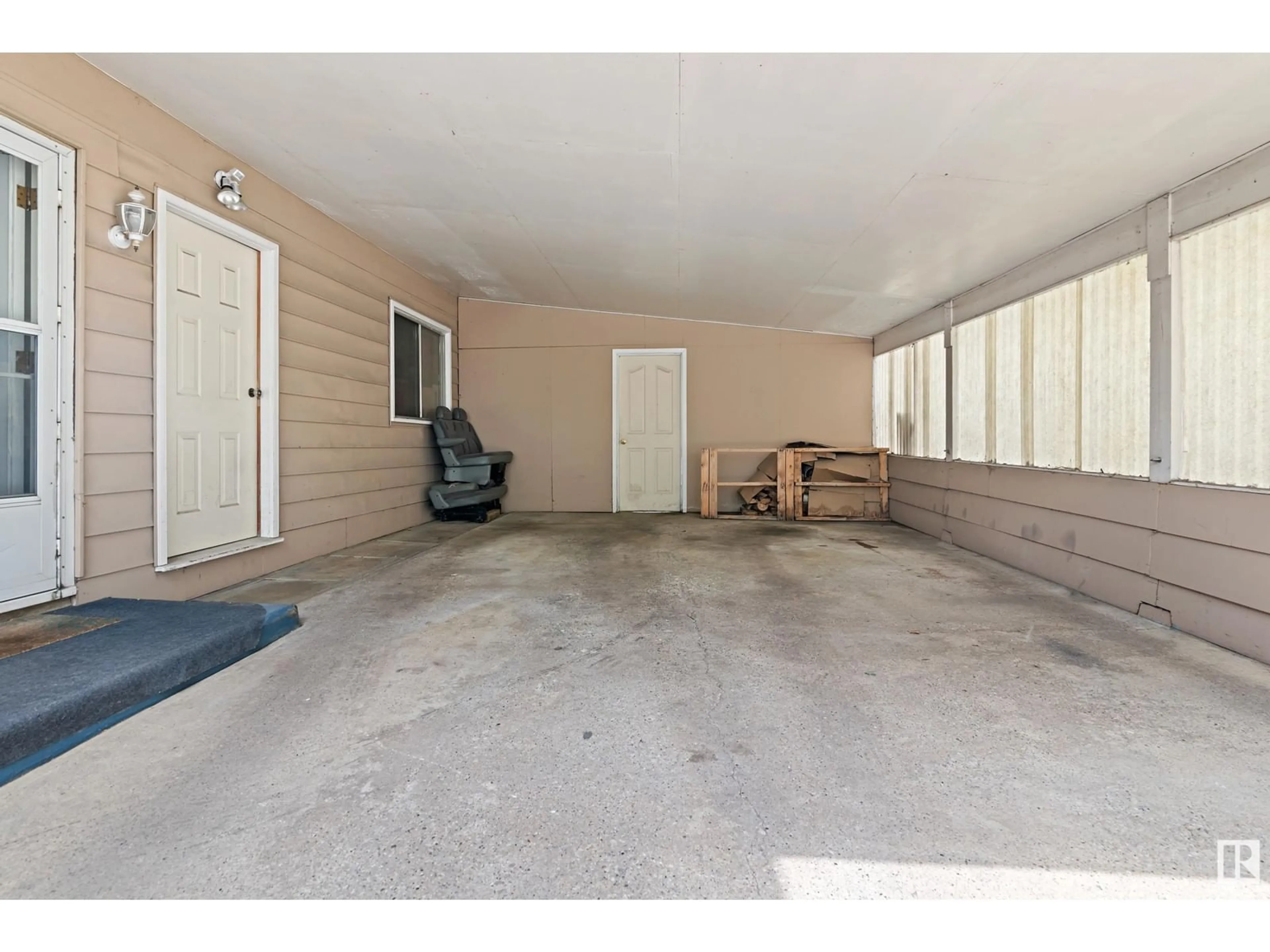 Indoor garage for 9204 95 AV, Fort Saskatchewan Alberta T8L1C7