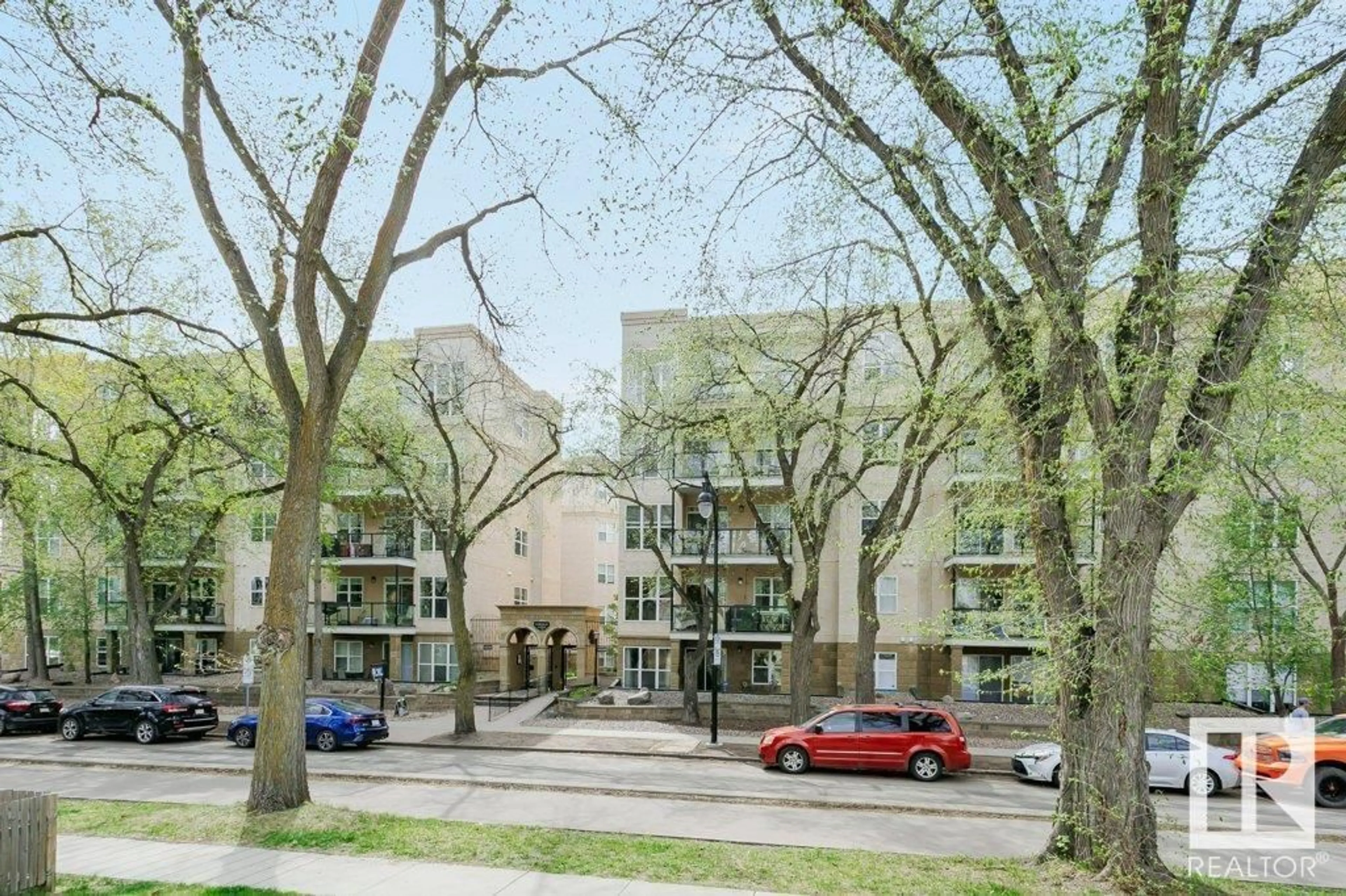 Patio, street for #211 - 11039 83 AV, Edmonton Alberta T6G2V6