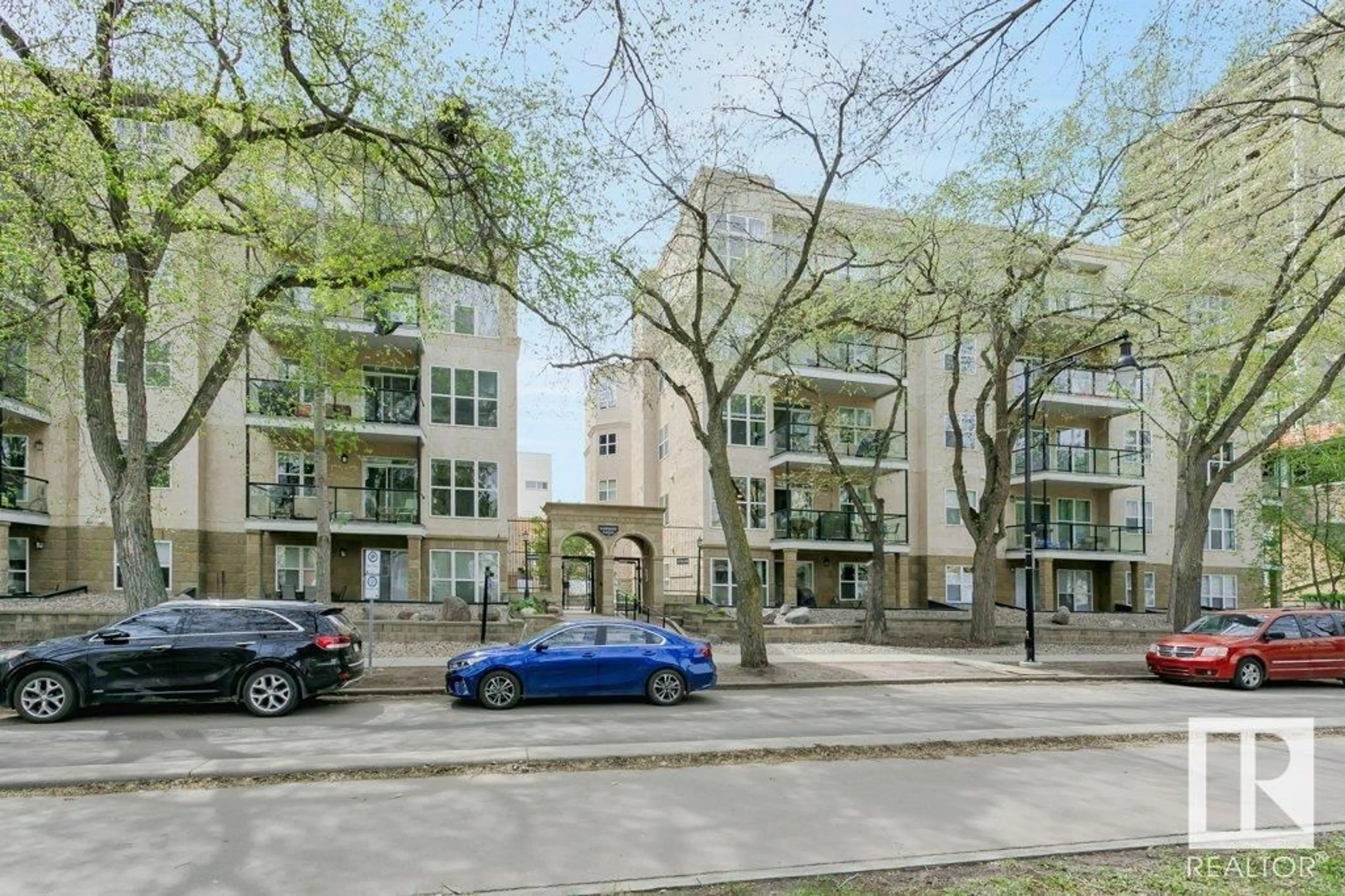 Patio, street for #211 - 11039 83 AV, Edmonton Alberta T6G2V6