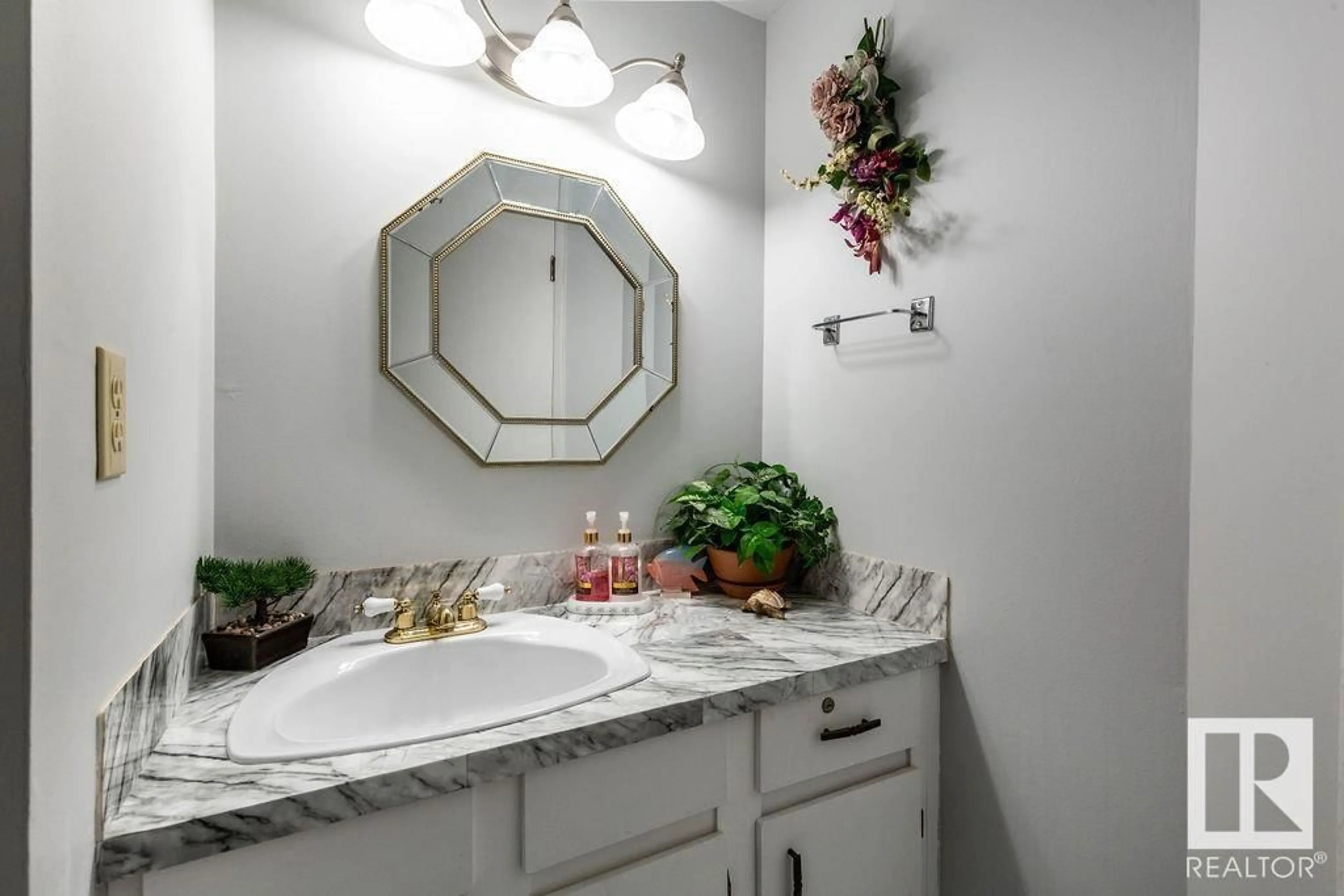 Contemporary bathroom, ceramic/tile floor for 11914 145 AV, Edmonton Alberta T5X1T6