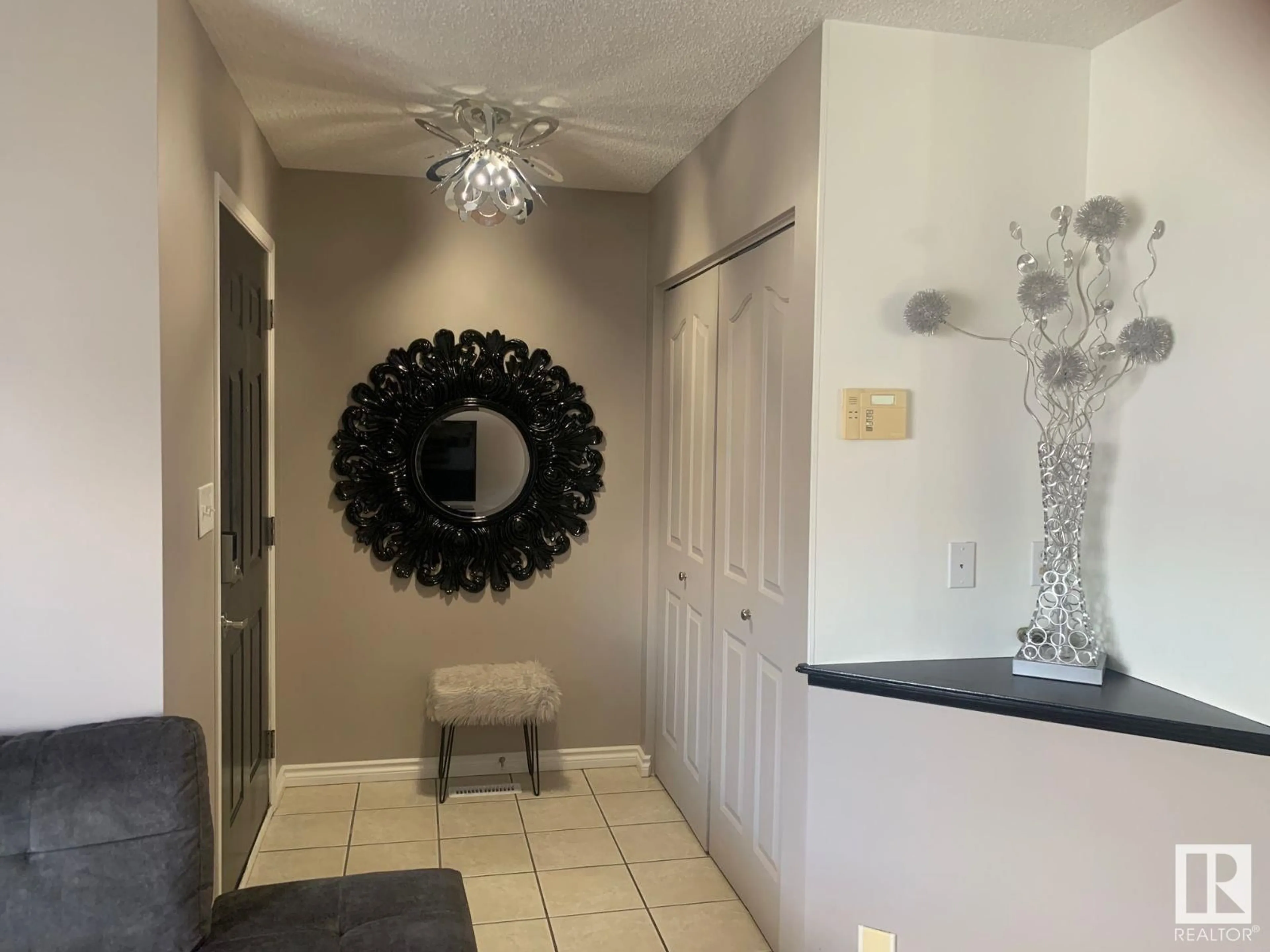 Indoor entryway for NW - 15024 128 ST, Edmonton Alberta T6V1E9