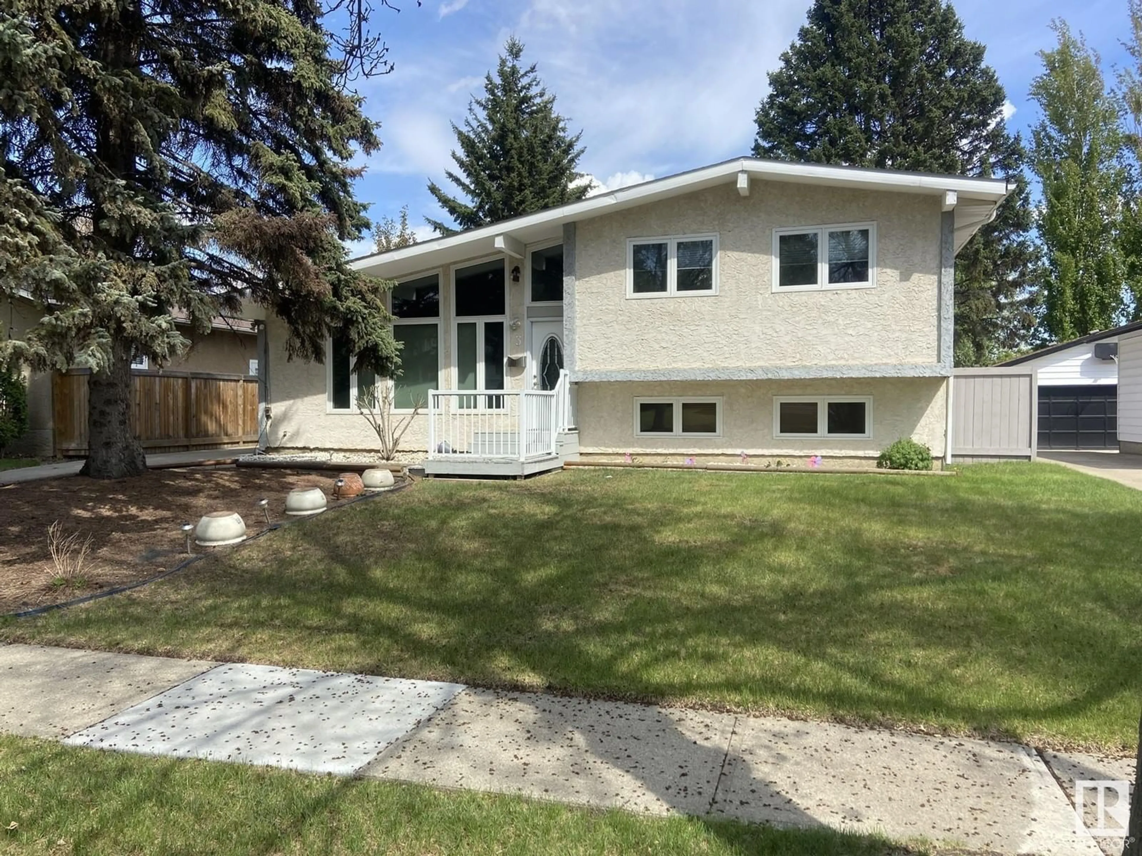 Home with vinyl exterior material, street for 3 LESTER CR, St. Albert Alberta T8N2B9