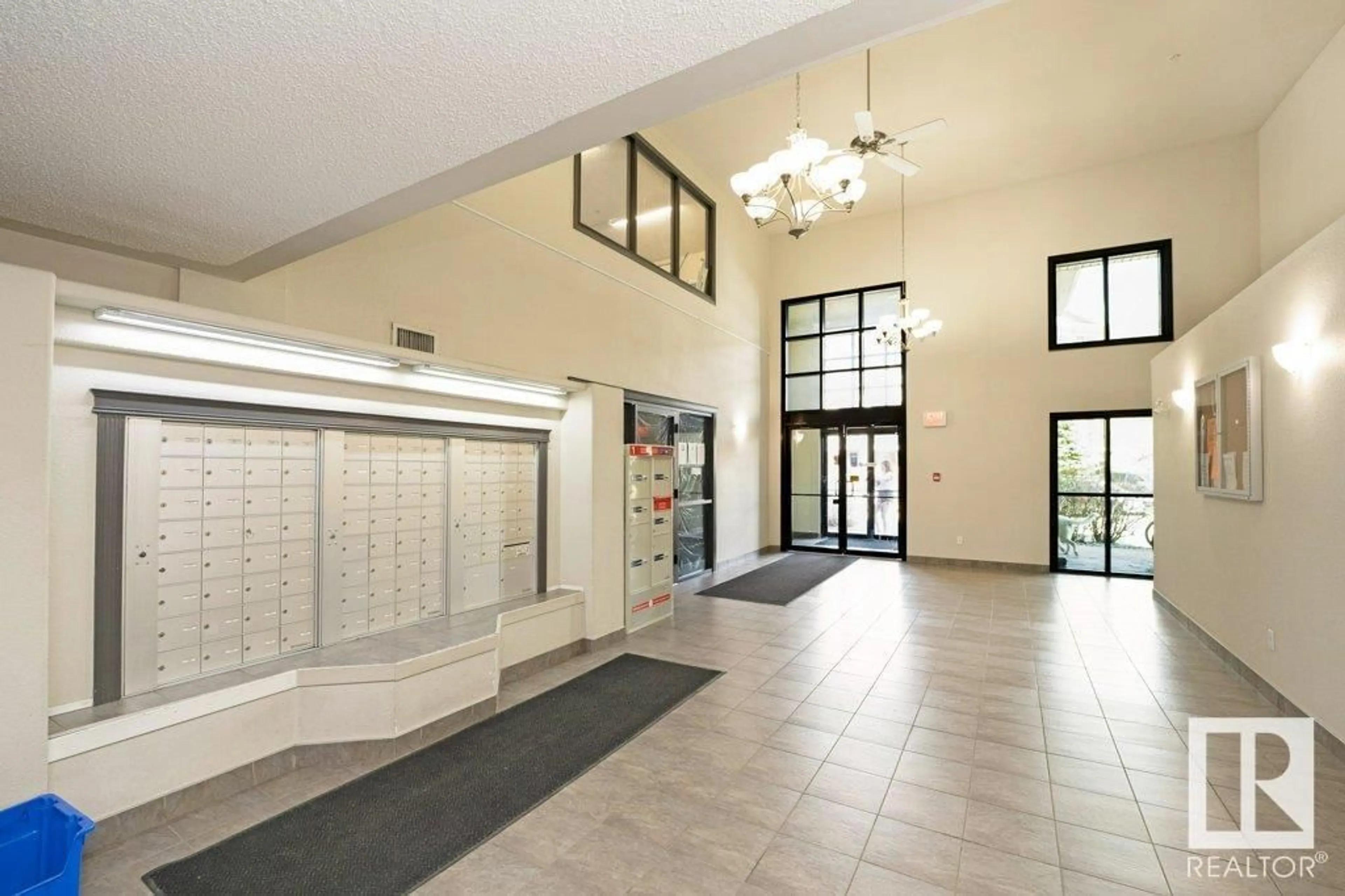 Indoor foyer for 7339 - 1321 SOUTH TERWILLEGAR DR, Edmonton Alberta T6R0E1