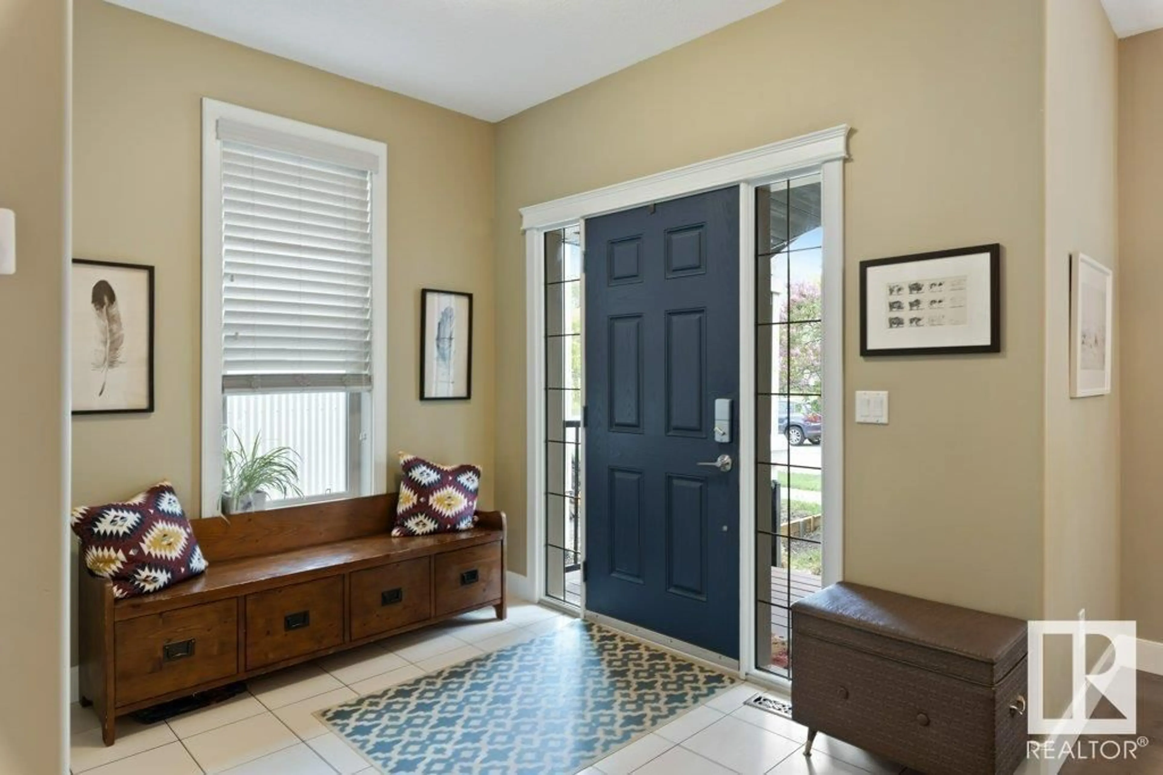 Indoor entryway for 10506 71 AV, Edmonton Alberta T6E0X1