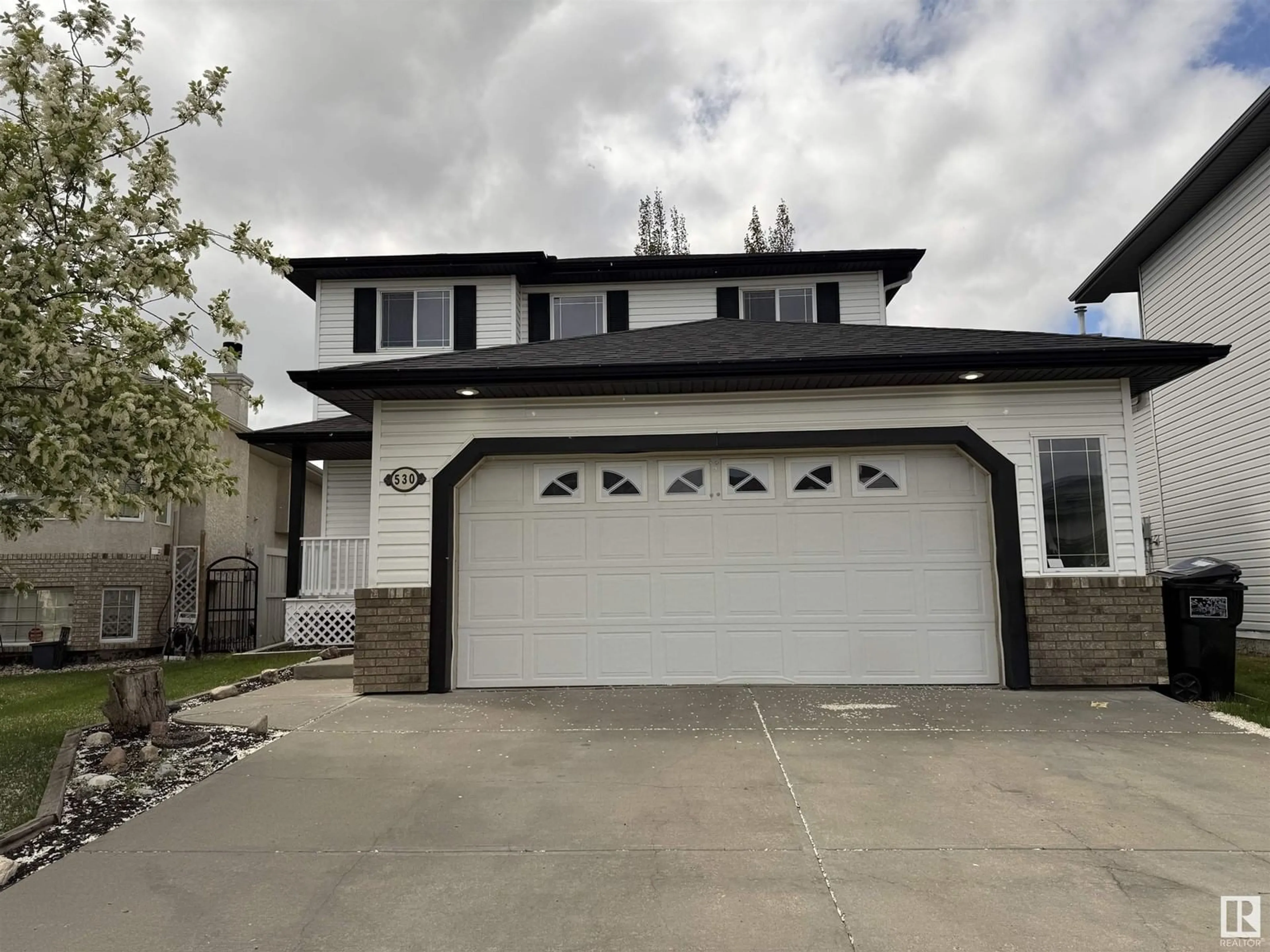 Home with vinyl exterior material, street for 530 KLARVATTEN LAKE WD, Edmonton Alberta T5Z3M1