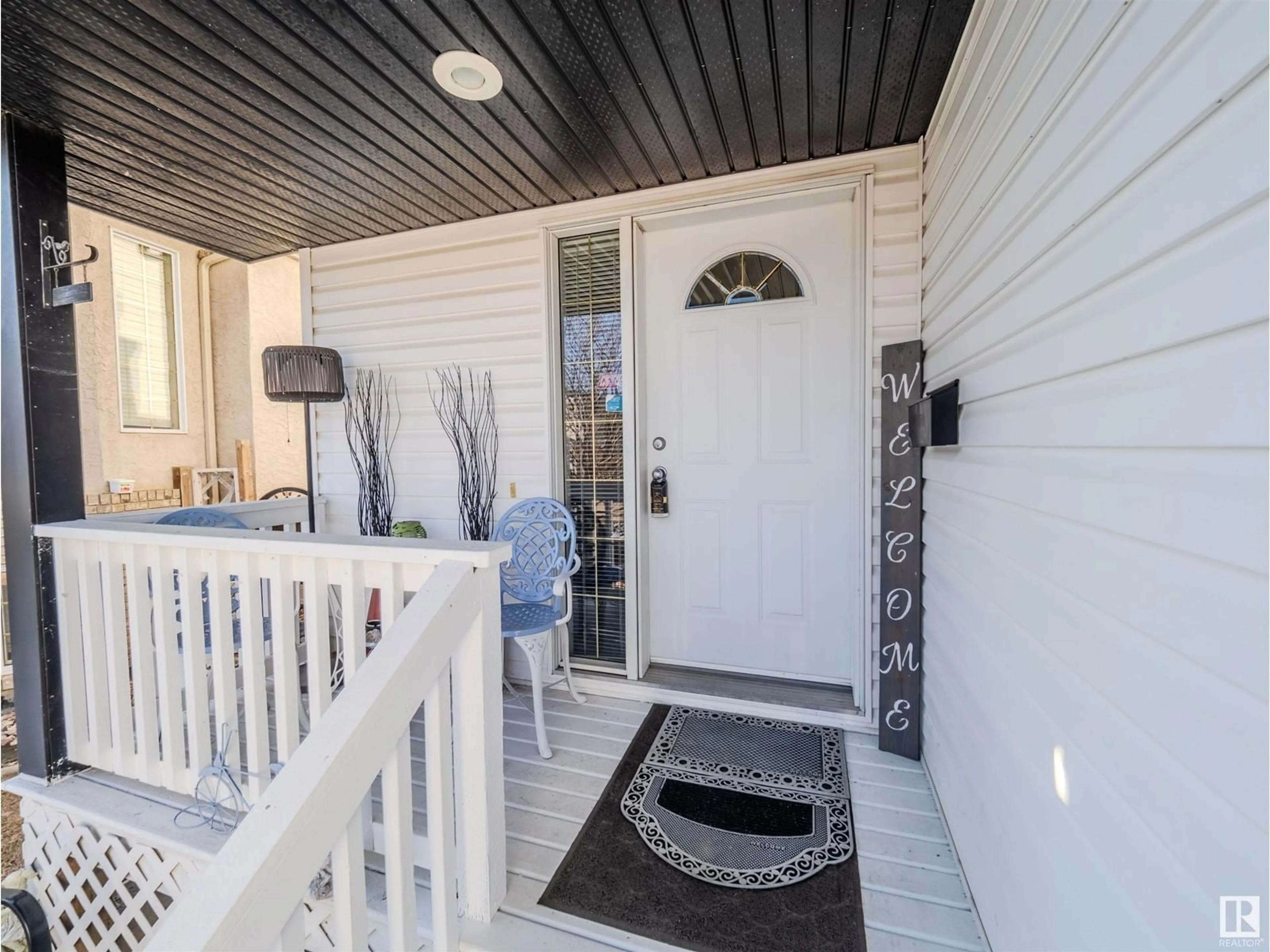 Indoor entryway for 530 KLARVATTEN LAKE WD, Edmonton Alberta T5Z3M1