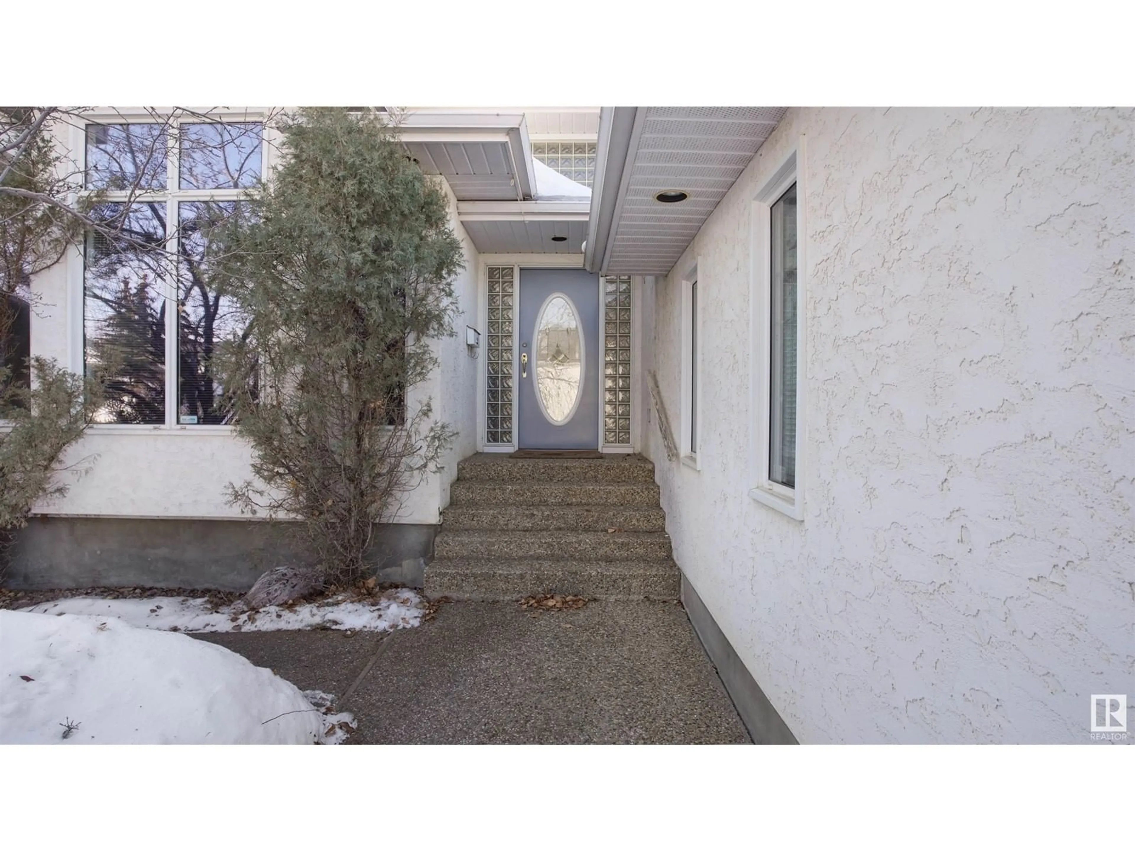 Indoor entryway for 4352 31 ST, Edmonton Alberta T6T1C2