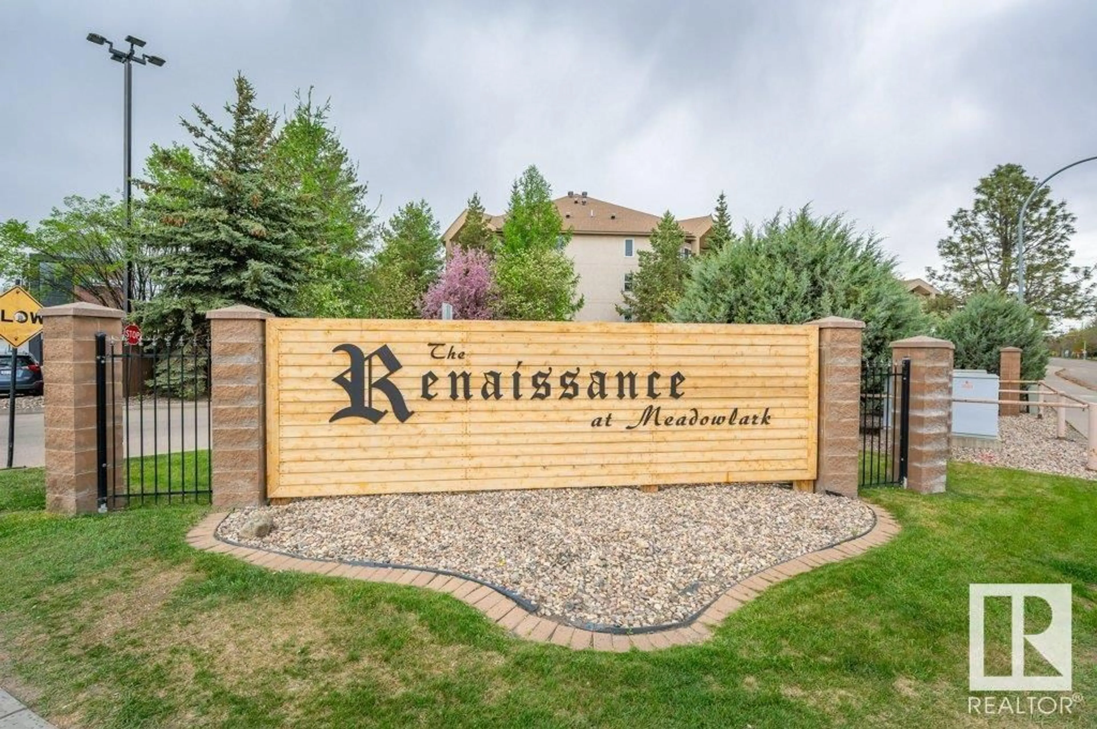 Indoor entryway for 404 - 8942 156 ST, Edmonton Alberta T5R5Z5