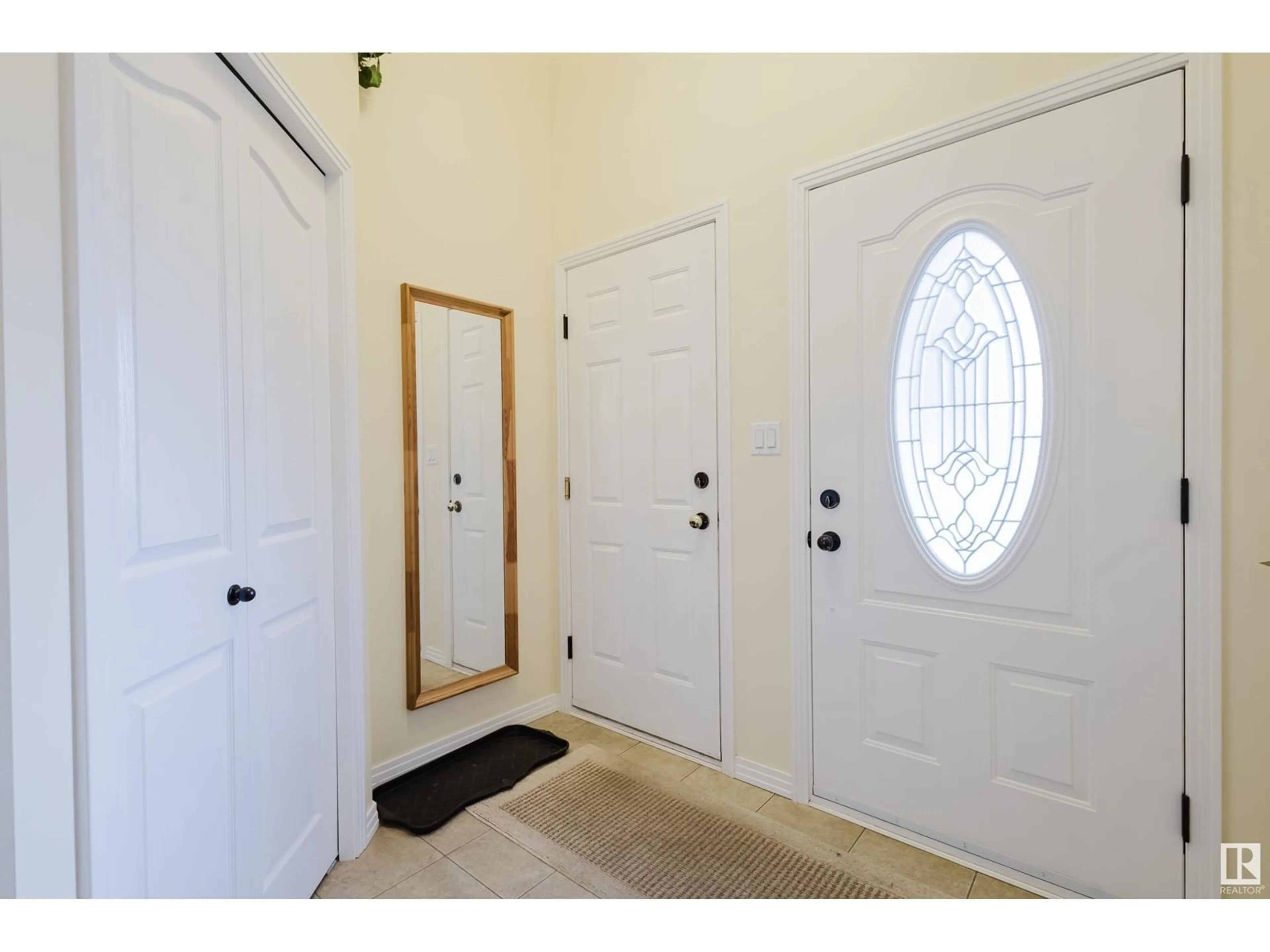 Indoor entryway for 186 ORMSBY RD, Edmonton Alberta T5T5X5