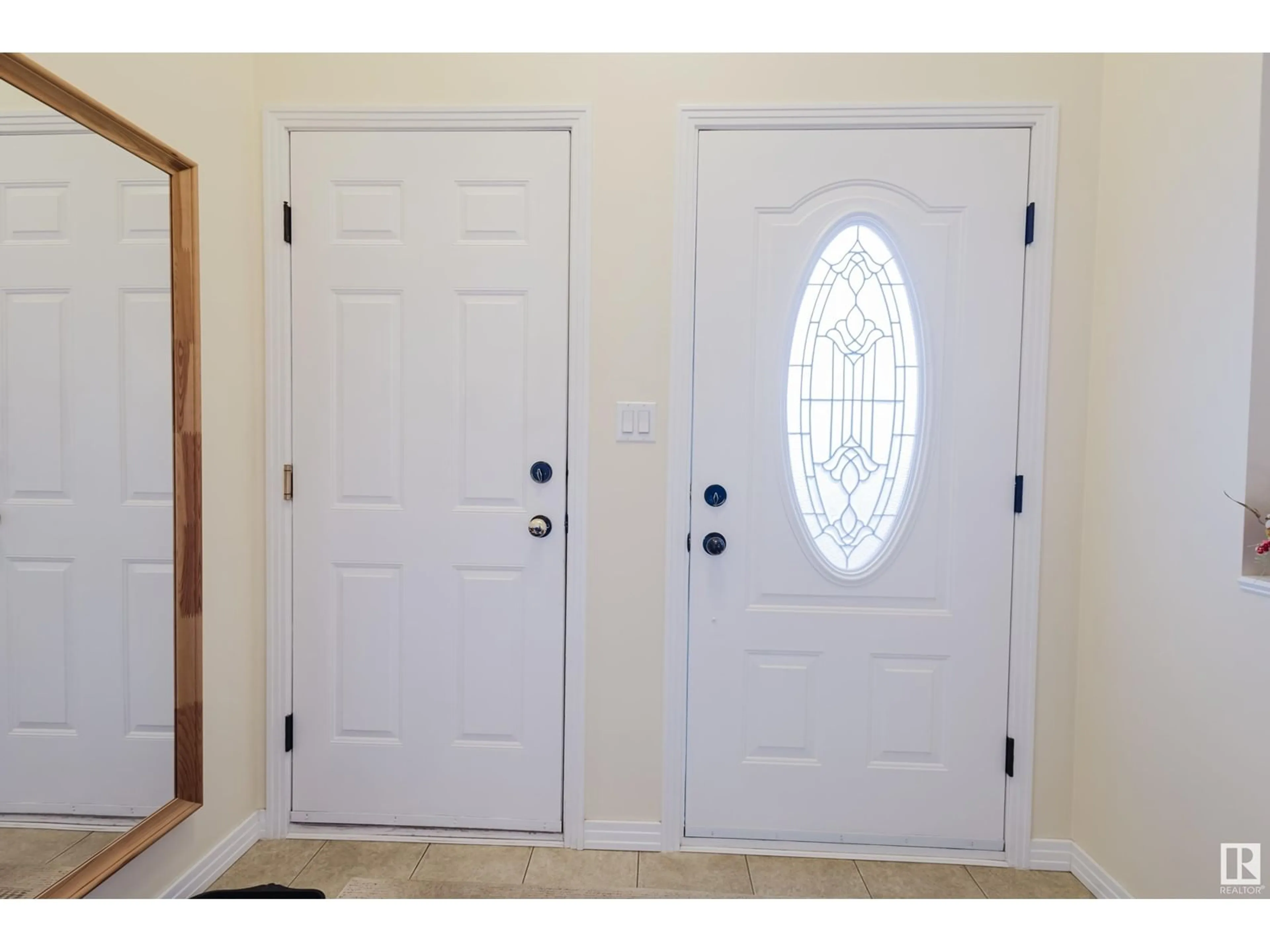 Indoor entryway for 186 ORMSBY RD, Edmonton Alberta T5T5X5