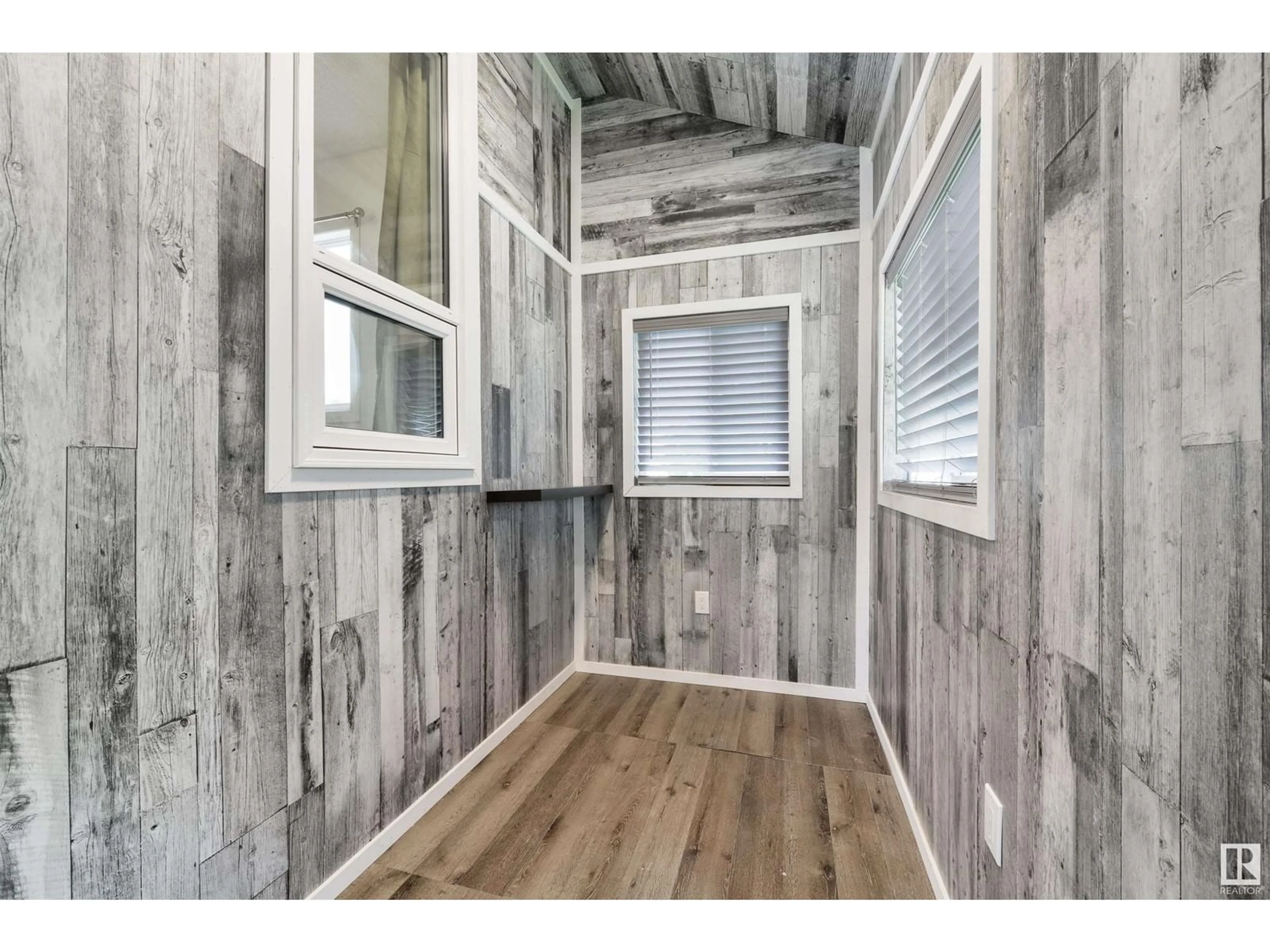 Unknown for NW - 12214 48 ST, Edmonton Alberta T5W0Y2