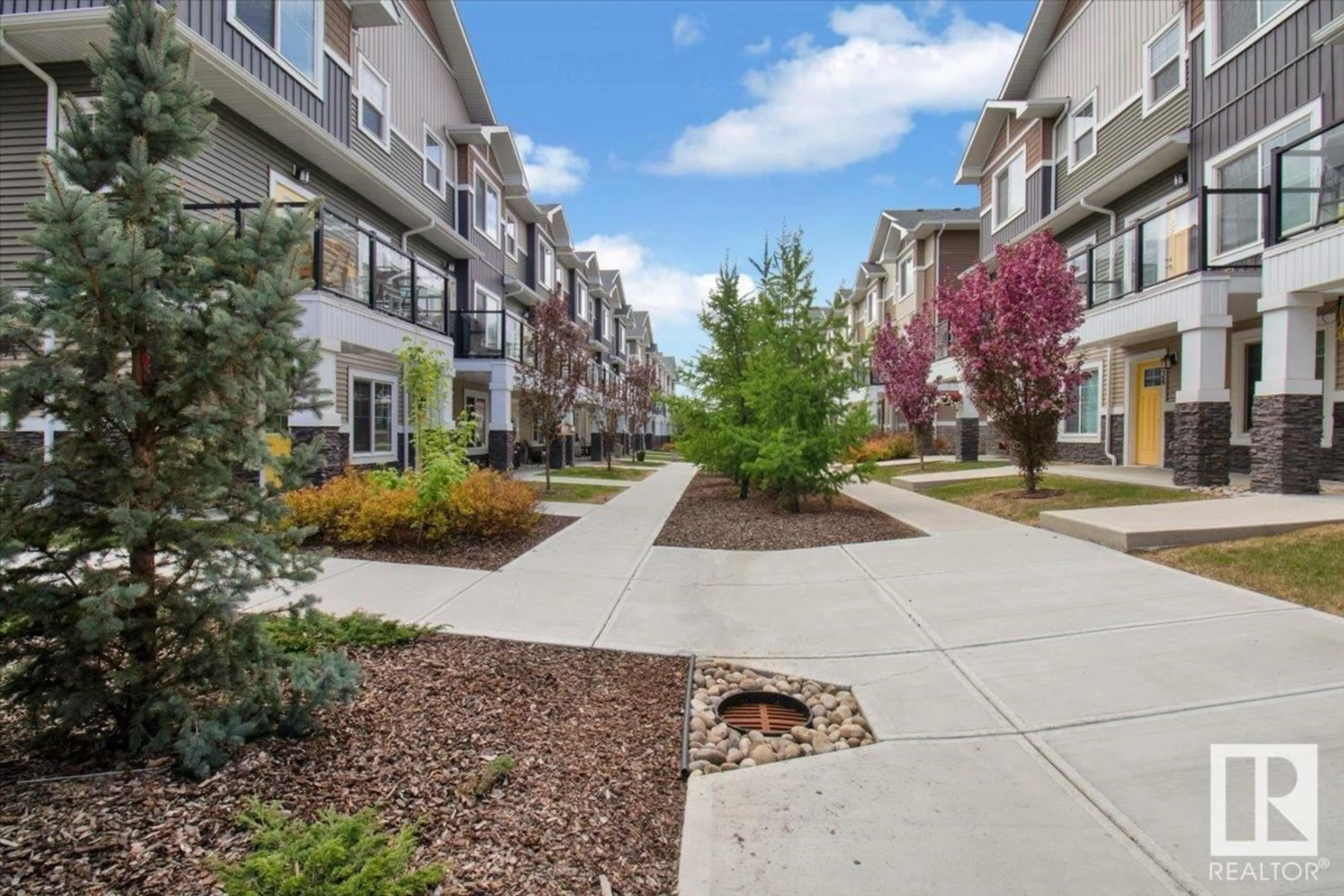 Patio, street for 13 - 230 EDGEMONT RD, Edmonton Alberta T6M0Y8