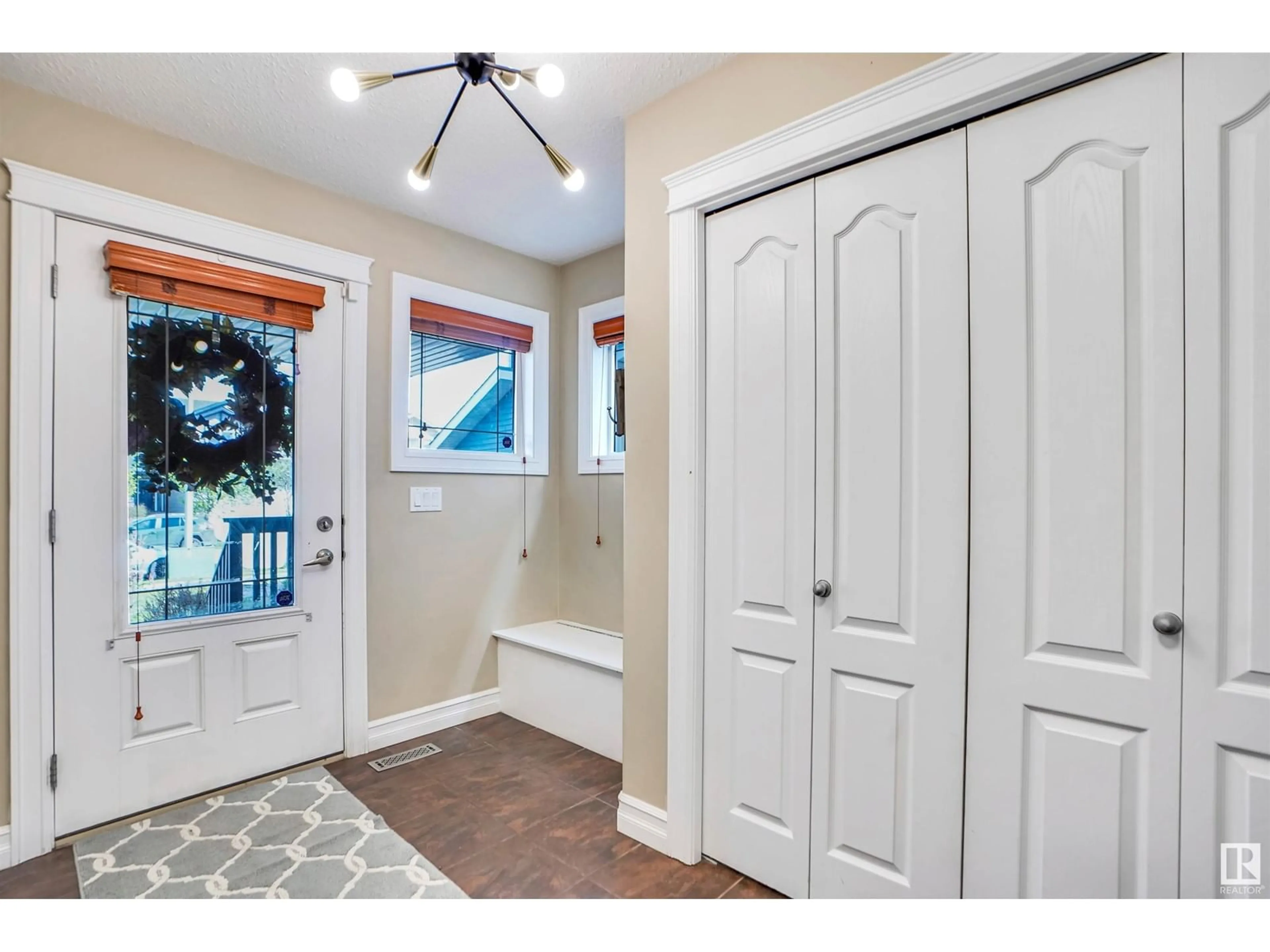 Indoor entryway for 10114 93 ST, Morinville Alberta T8R0C4