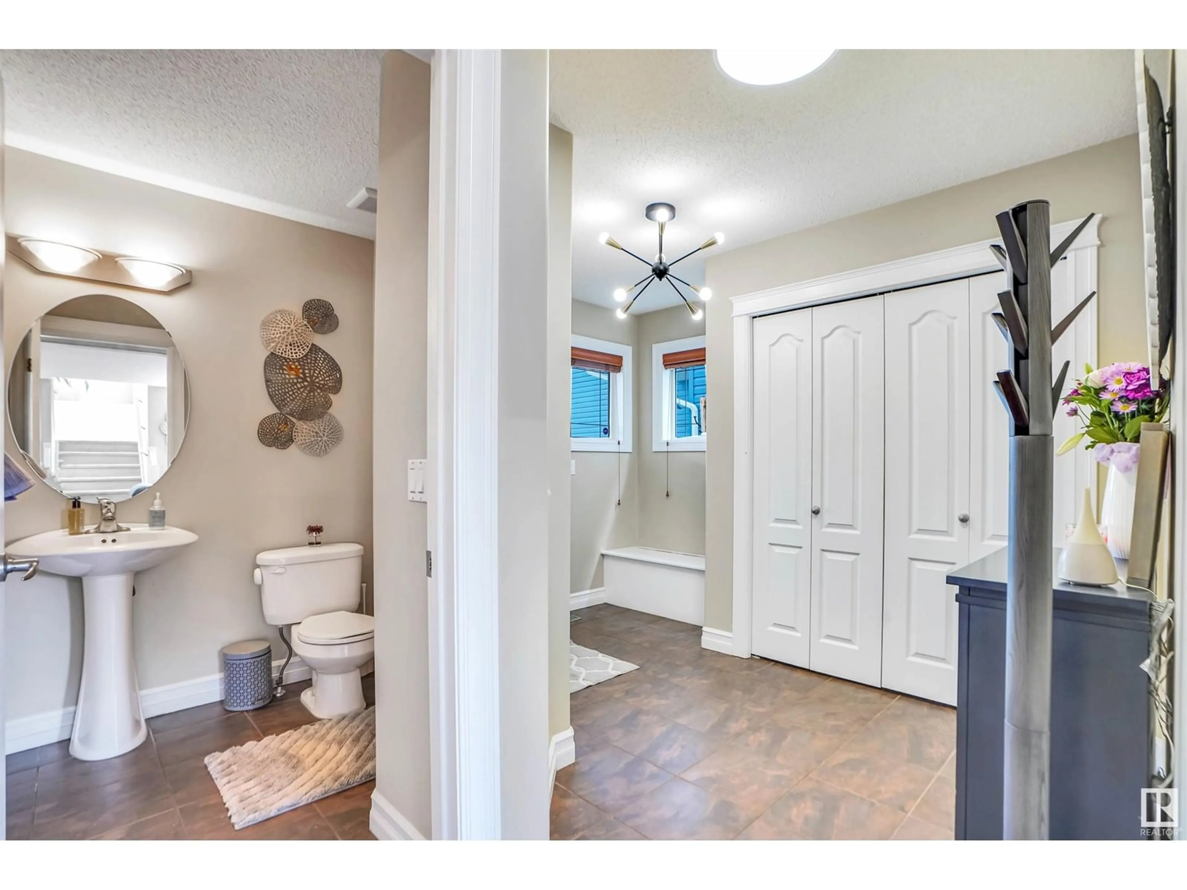 Indoor entryway for 10114 93 ST, Morinville Alberta T8R0C4