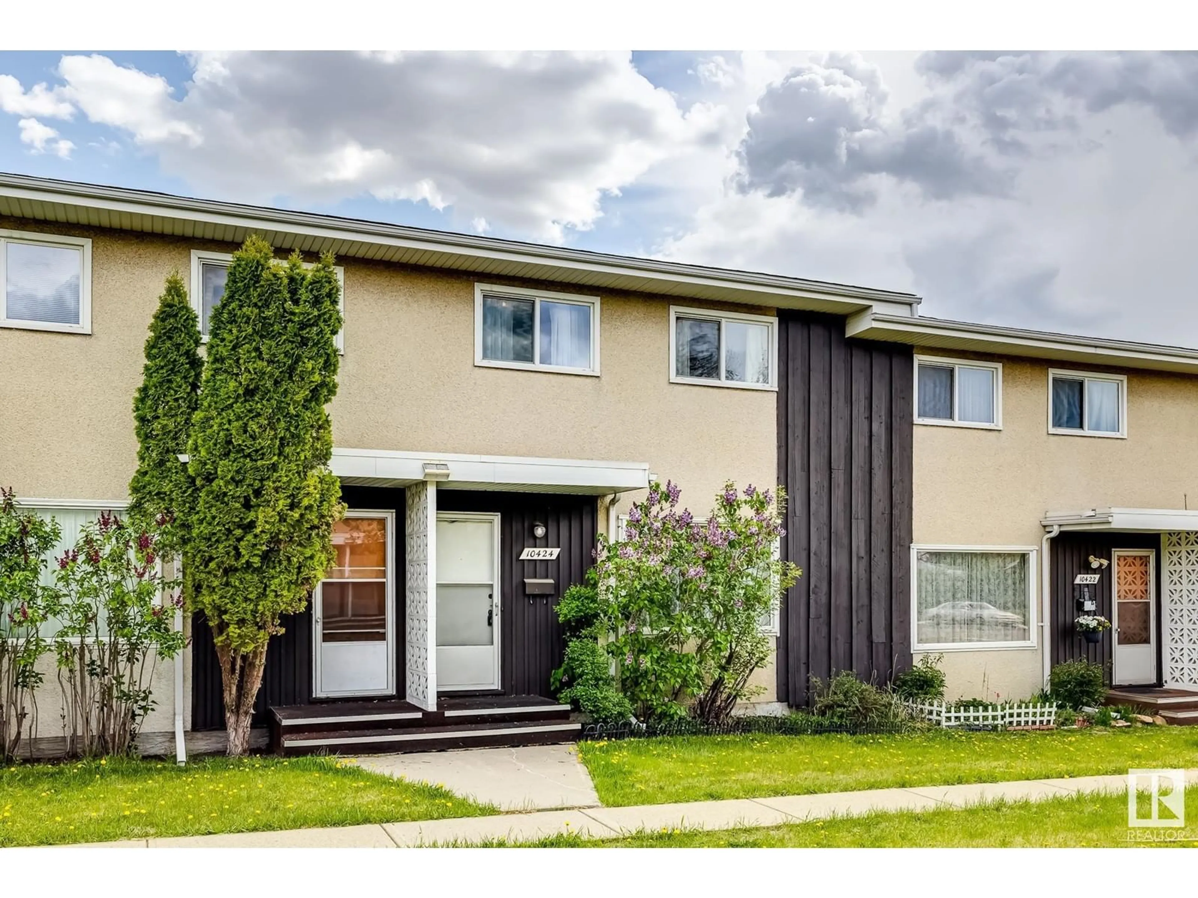 Home with vinyl exterior material, street for 10424 55 AV, Edmonton Alberta T6H0W6