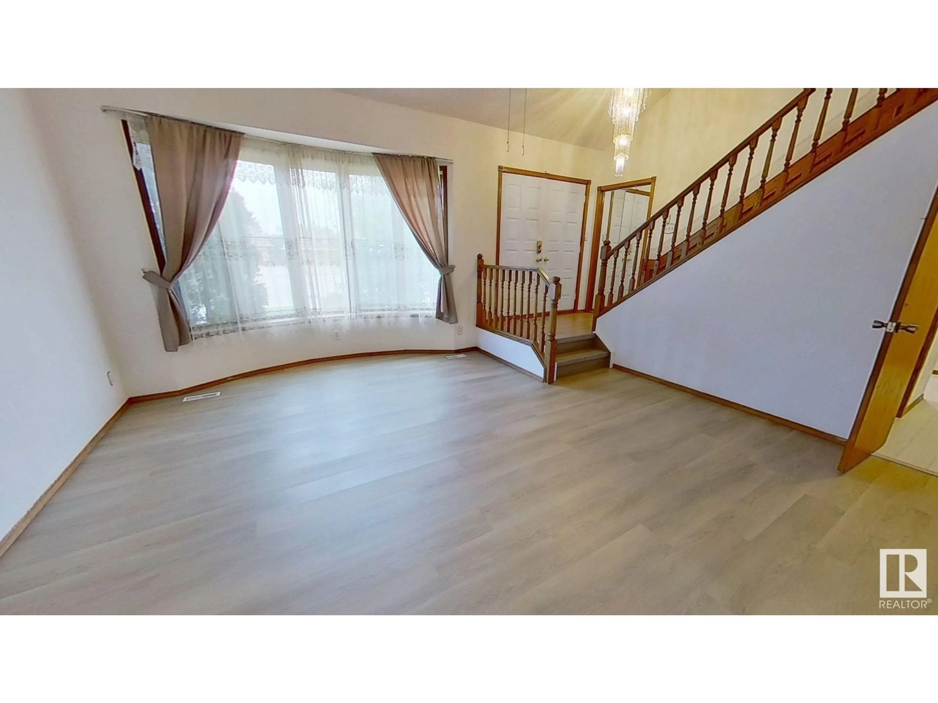 A pic of a room for NW - 10411 21 AV, Edmonton Alberta T6J5E9