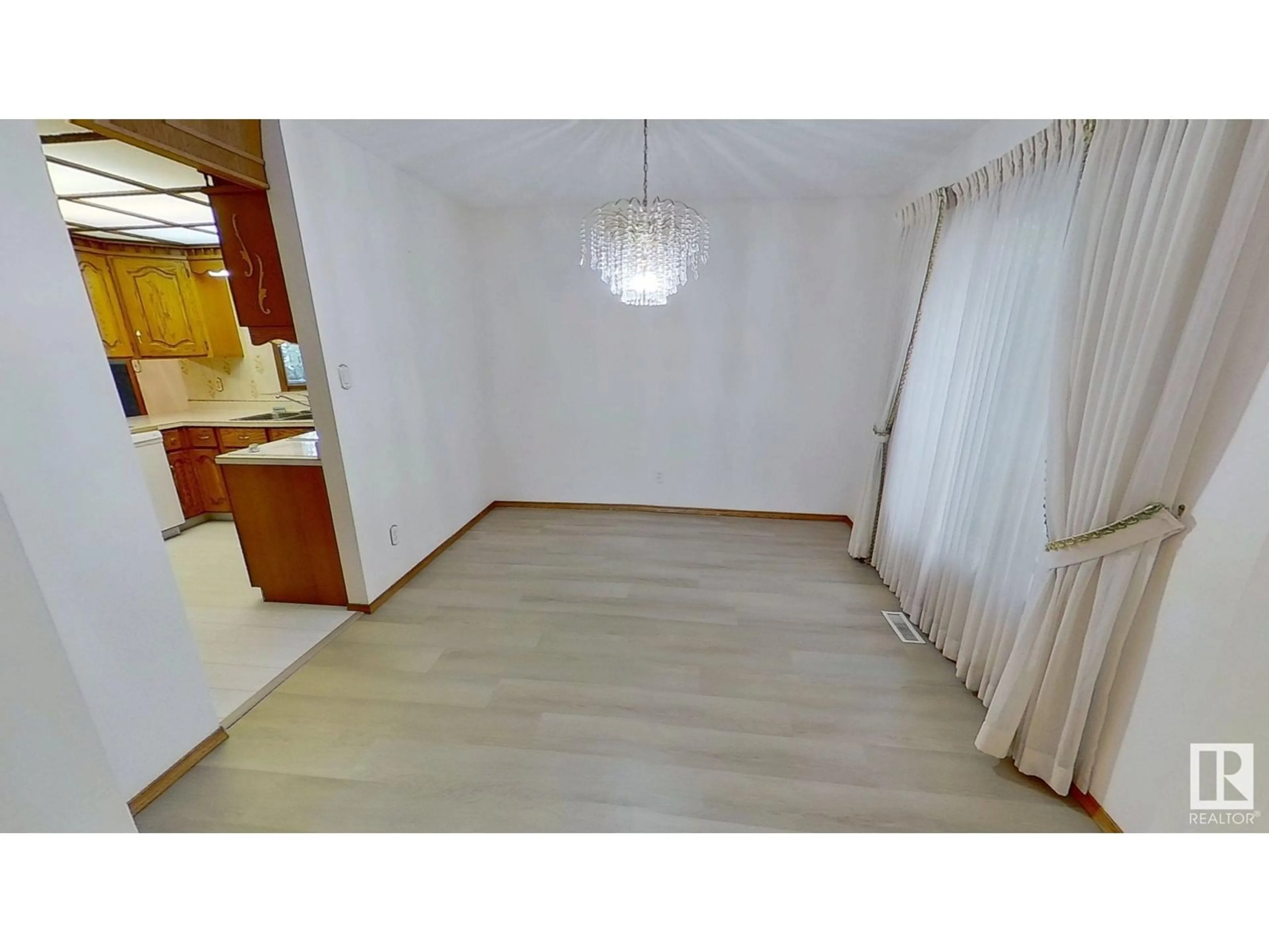 A pic of a room for NW - 10411 21 AV, Edmonton Alberta T6J5E9