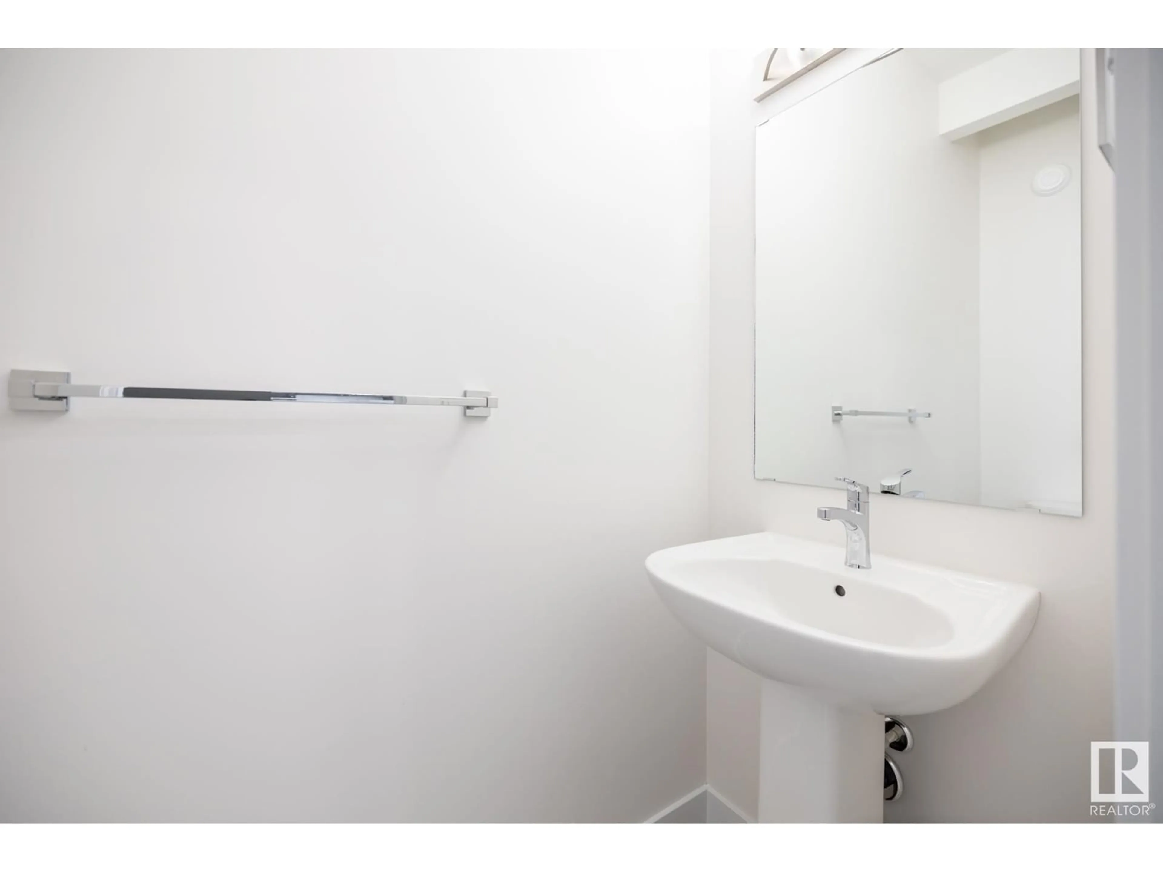 Standard bathroom, unknown for 7020 - 20 KESWICK CM, Edmonton Alberta T6W5P8