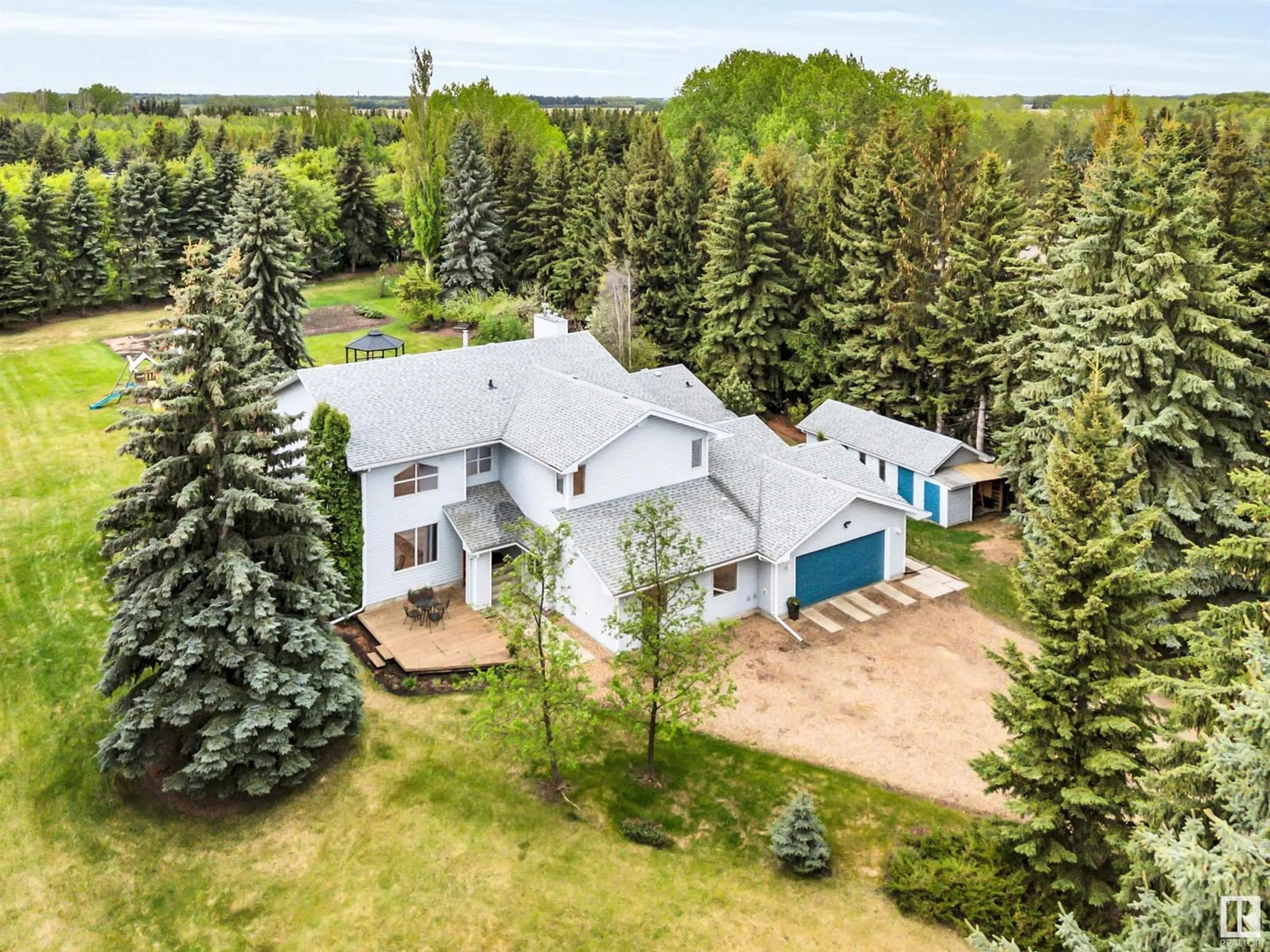 A pic from outside/outdoor area/front of a property/back of a property/a pic from drone, unknown for #44 - 54324 BELLEROSE DR, Rural Sturgeon County Alberta T8N1M9