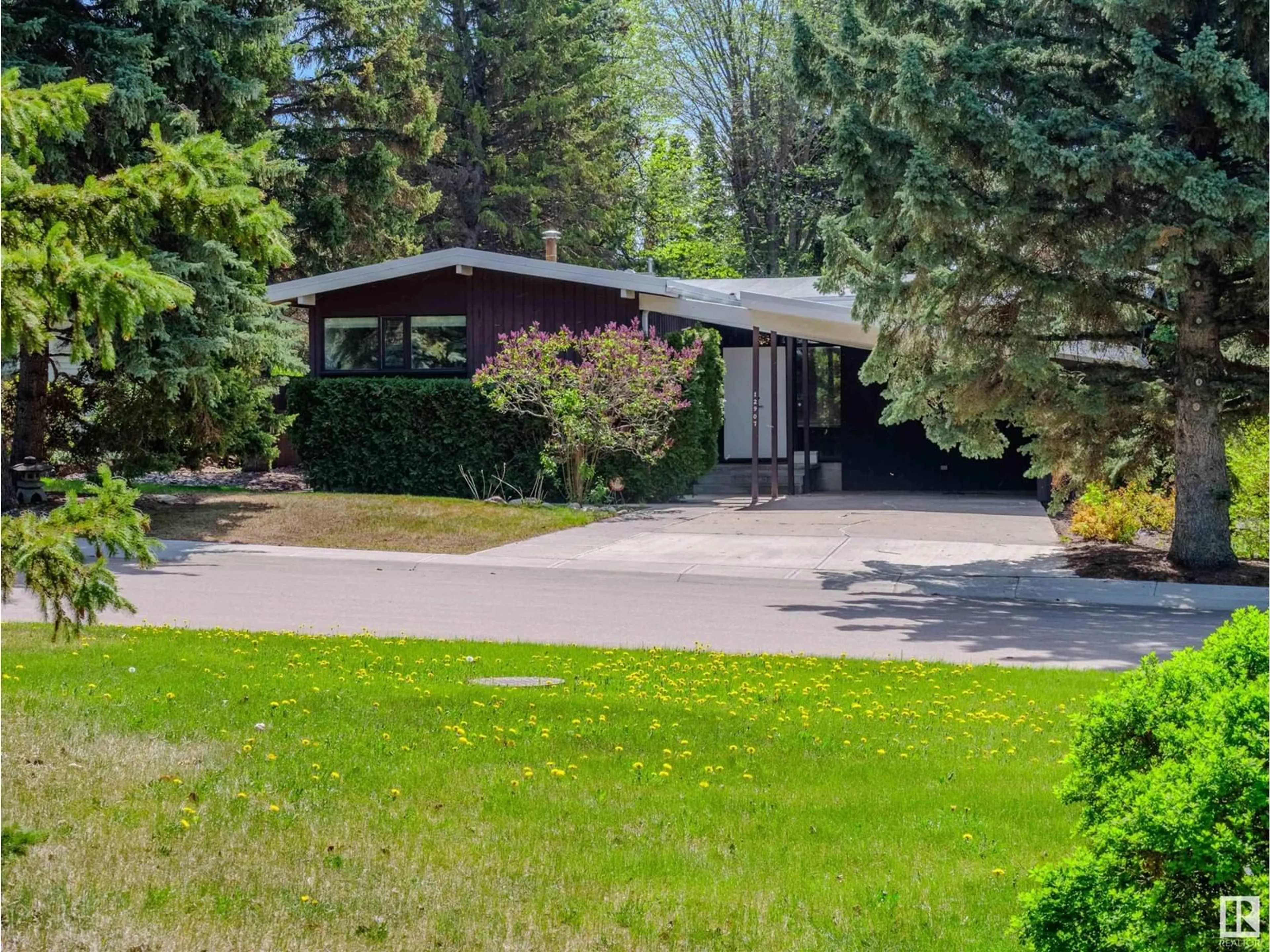 A pic from outside/outdoor area/front of a property/back of a property/a pic from drone, street for 12907 64 AV, Edmonton Alberta T6H1T6