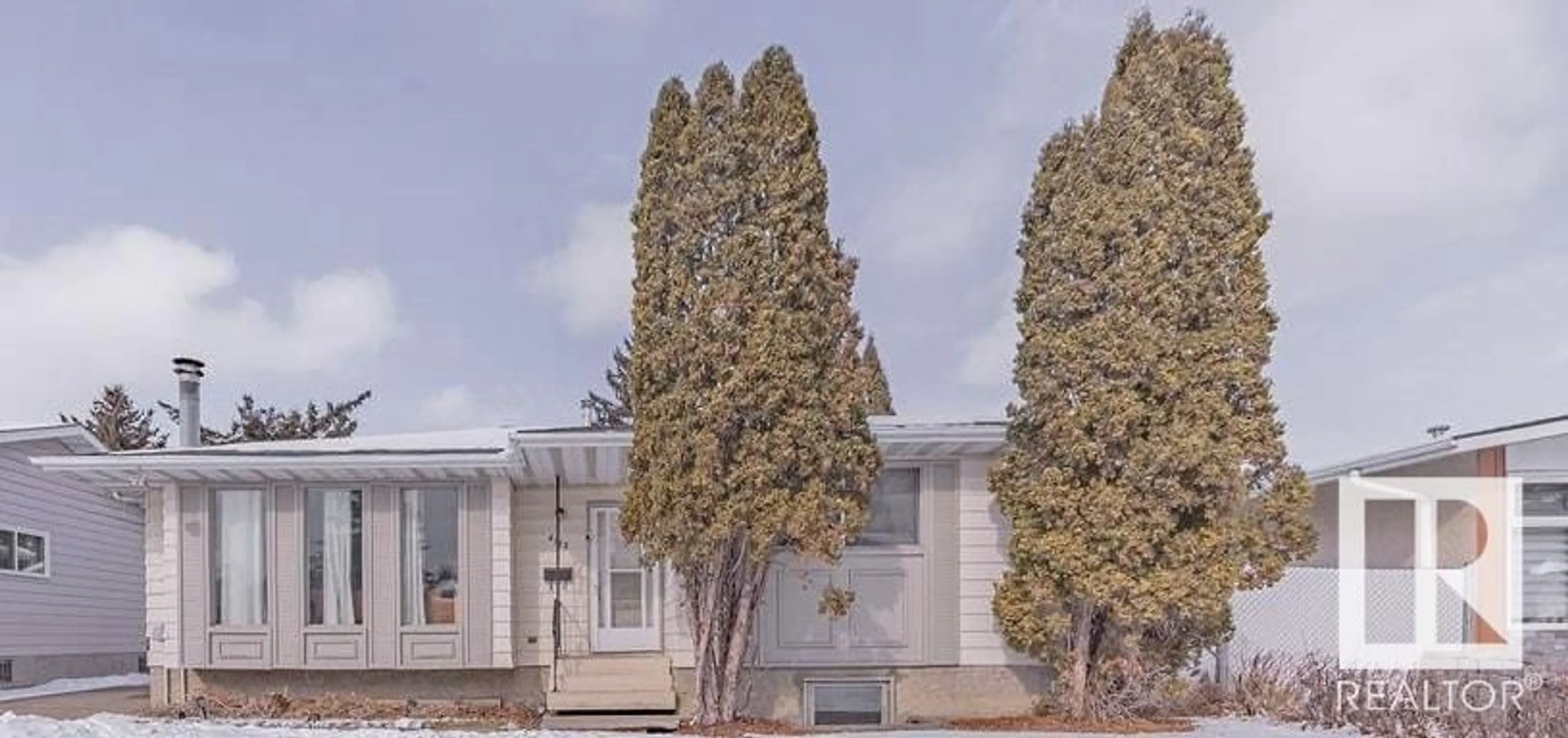 Home with vinyl exterior material, unknown for 4122 134A AV, Edmonton Alberta T5A2N5