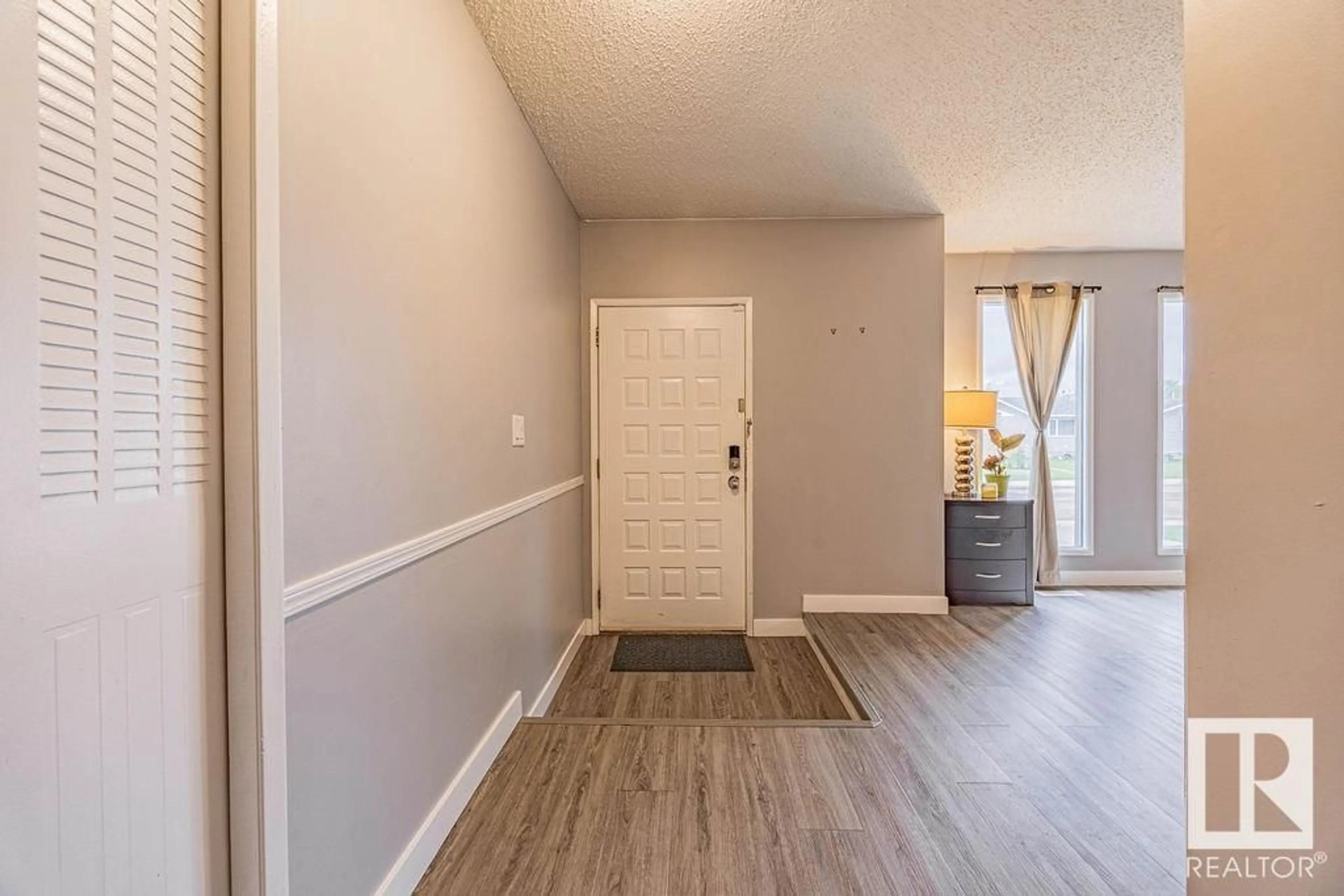 Indoor entryway for 4122 134A AV, Edmonton Alberta T5A2N5