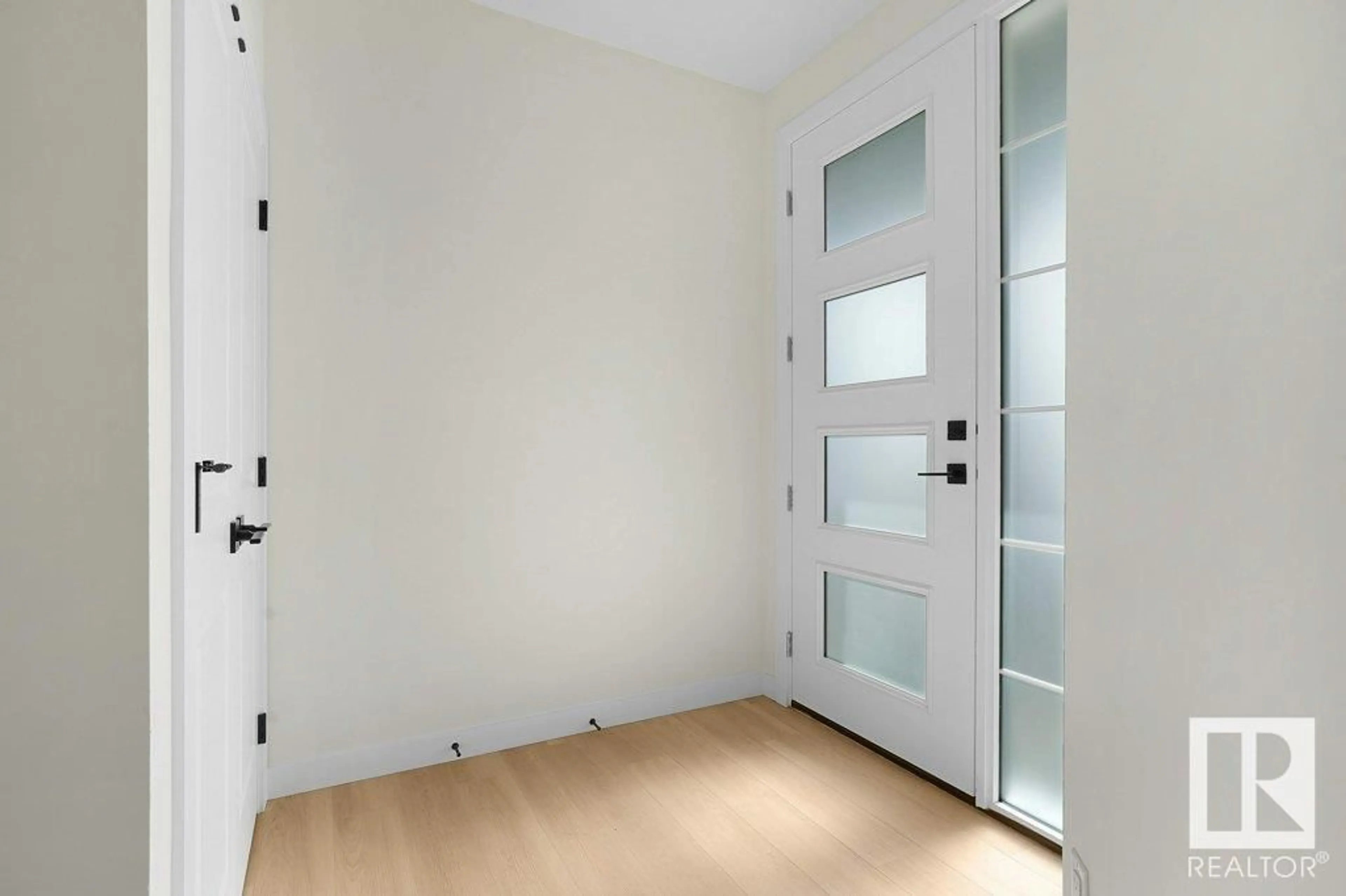 Indoor entryway for 710 ELDERBERRY CLOSE, Edmonton Alberta T5T5M8