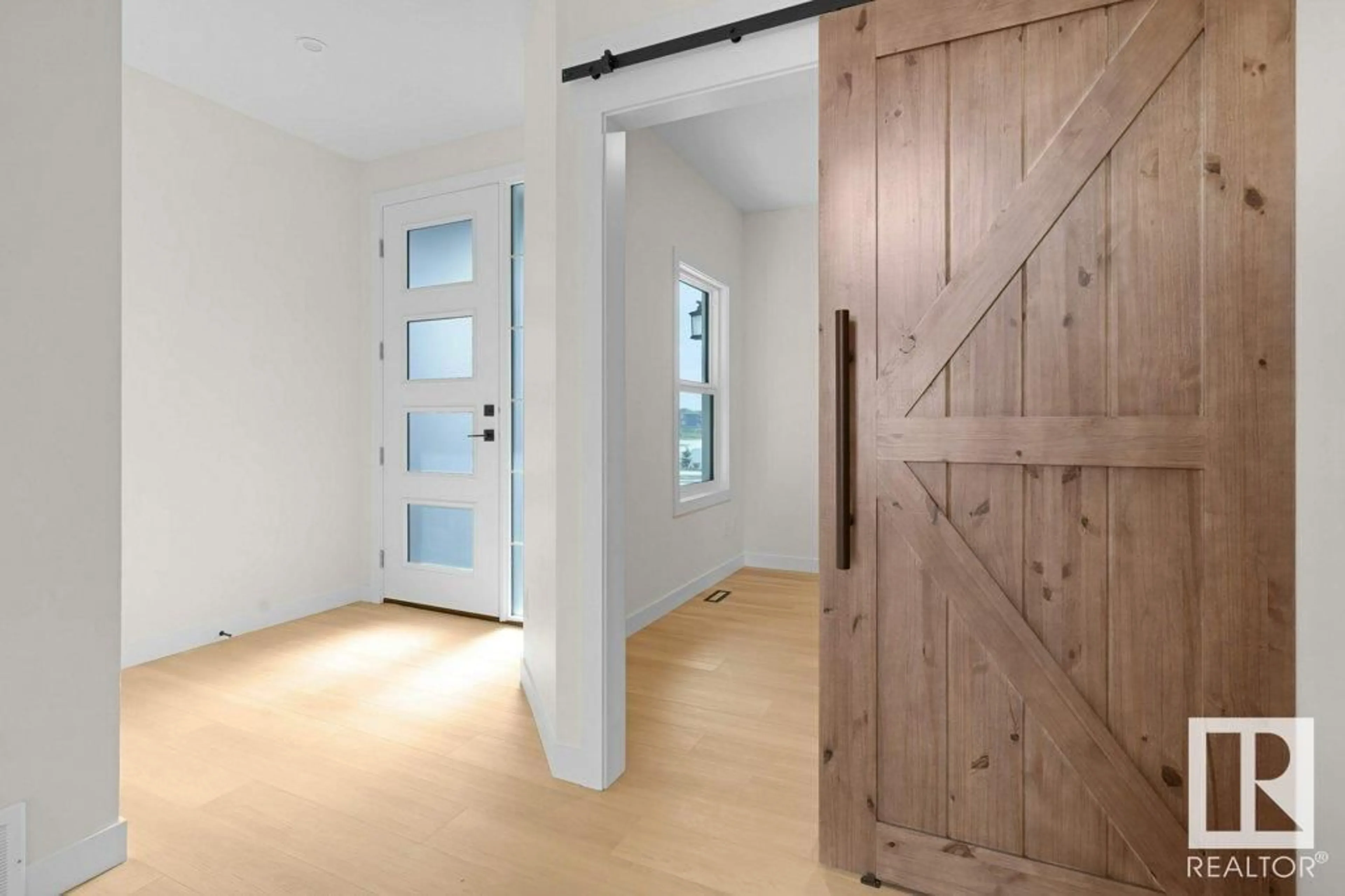 Indoor entryway for 710 ELDERBERRY CLOSE, Edmonton Alberta T5T5M8