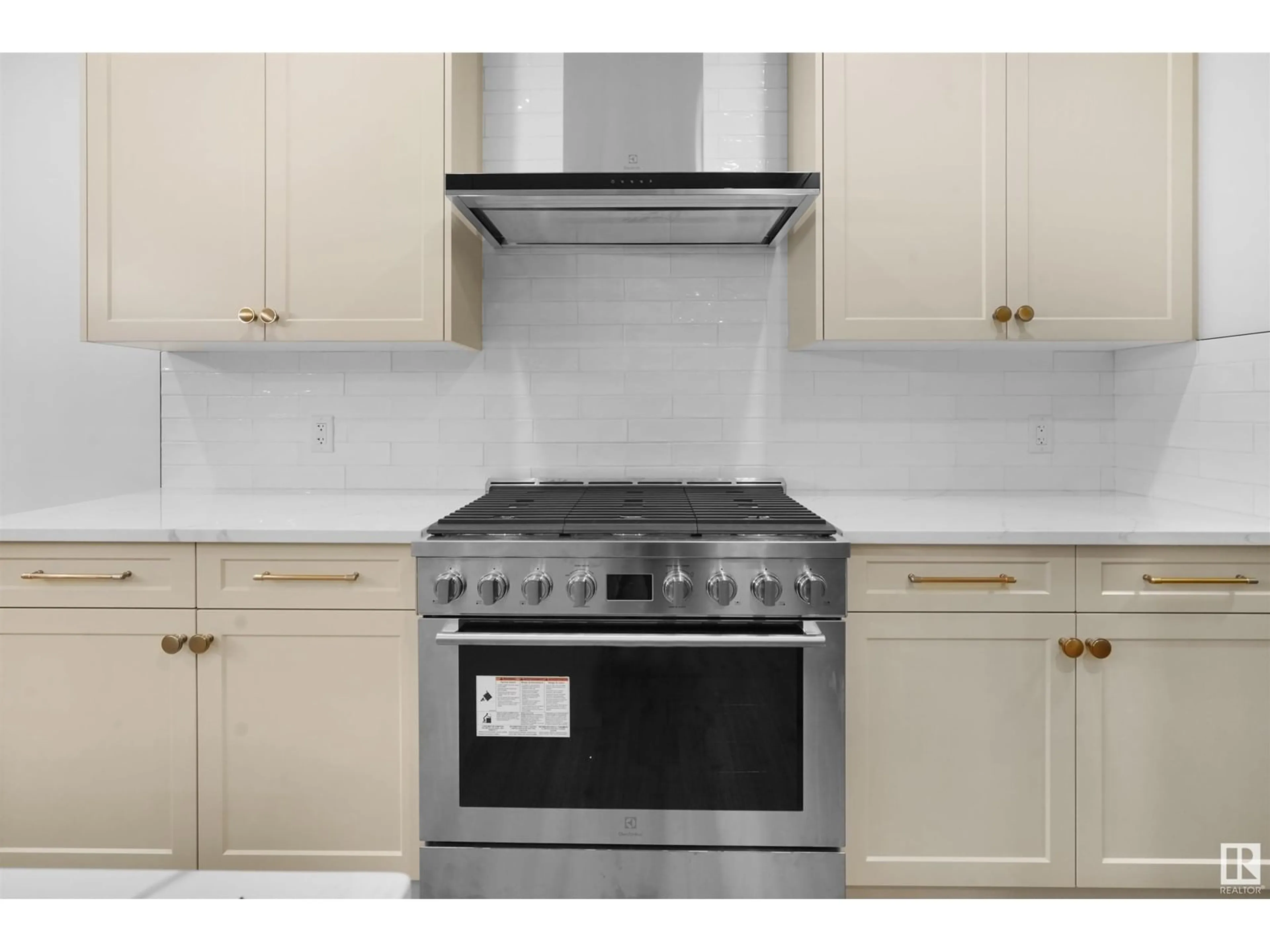 Standard kitchen, ceramic/tile floor for 808 ELDERBERRY COURT, Edmonton Alberta T5T5M8