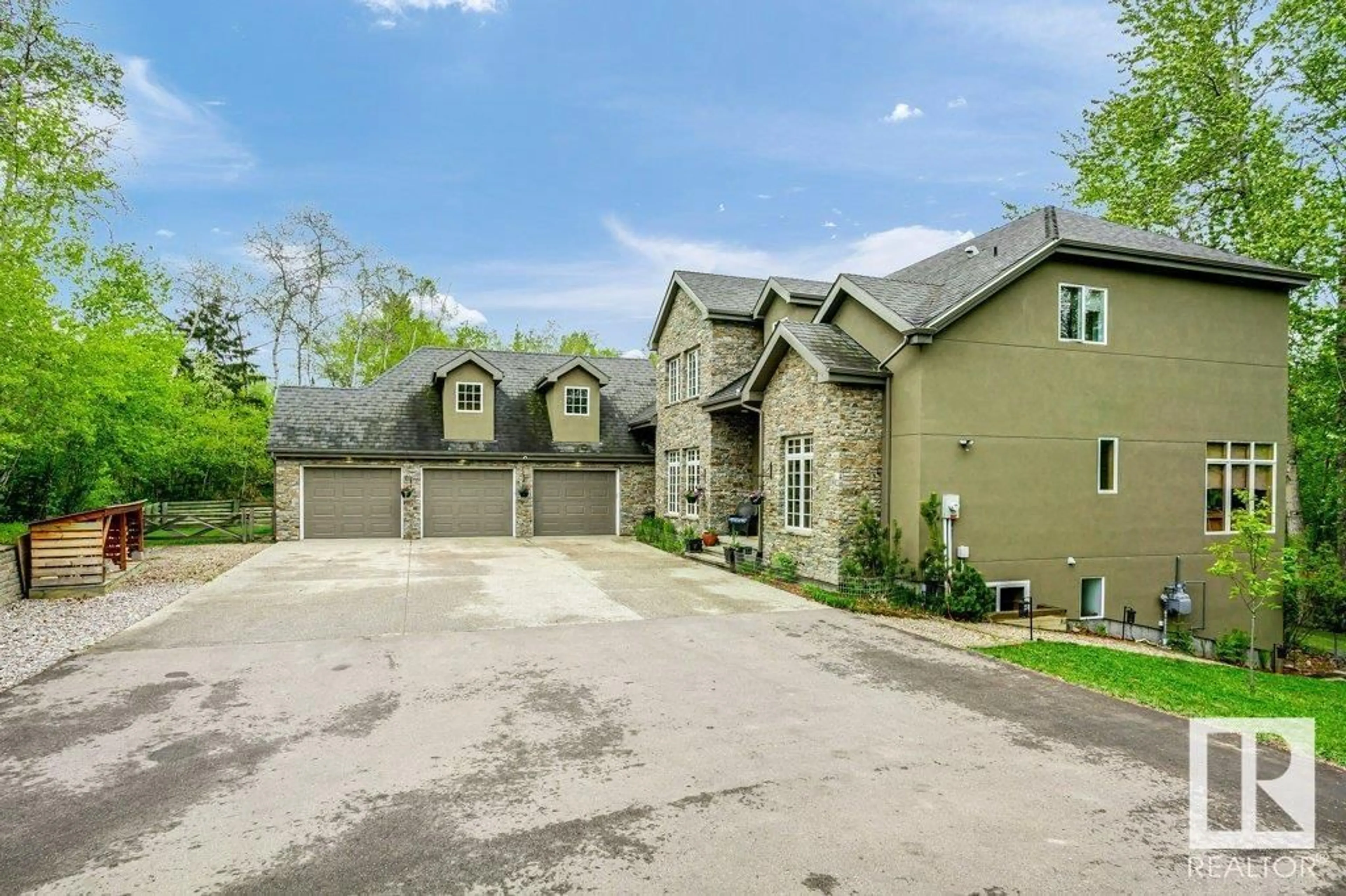 A pic from outside/outdoor area/front of a property/back of a property/a pic from drone, street for 51222 - 19 RGE RD 260 RGE RD, Rural Parkland County Alberta T7Y1B1