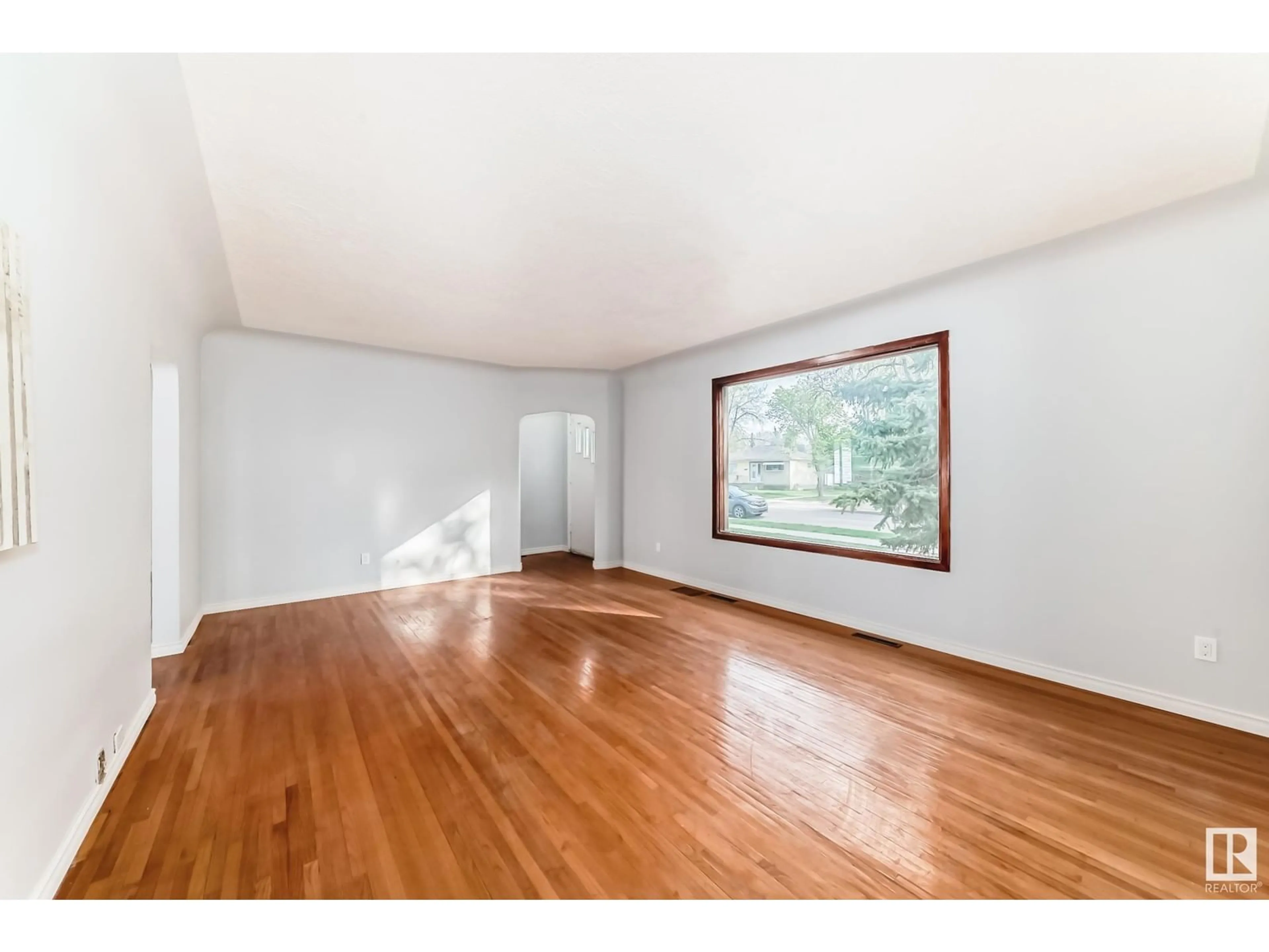 A pic of a room for 13003 SHERBROOKE AV, Edmonton Alberta T5L4E6