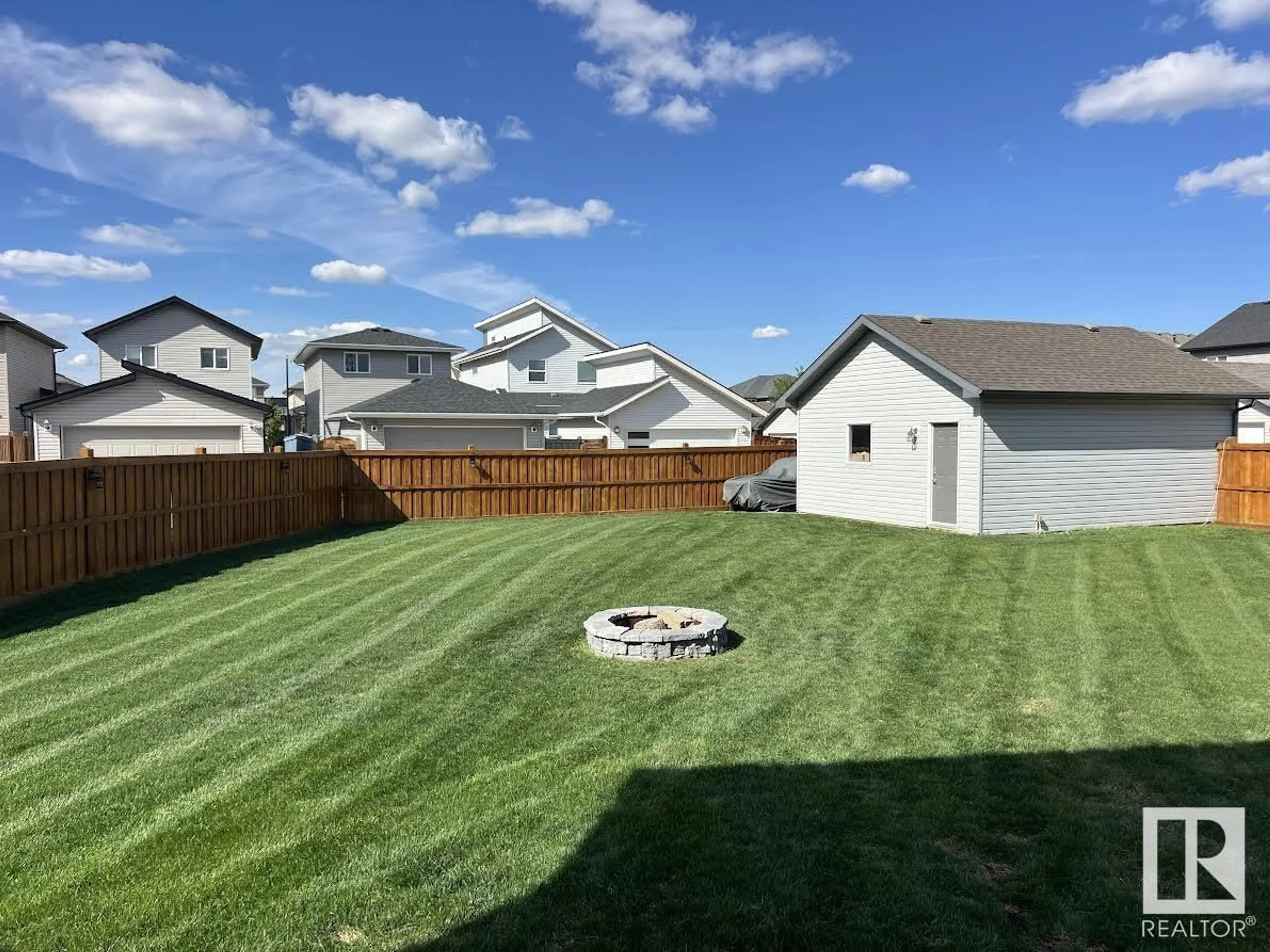 A pic from outside/outdoor area/front of a property/back of a property/a pic from drone, mountain view for 7208 CARDINAL WY, Edmonton Alberta T6W2Y5