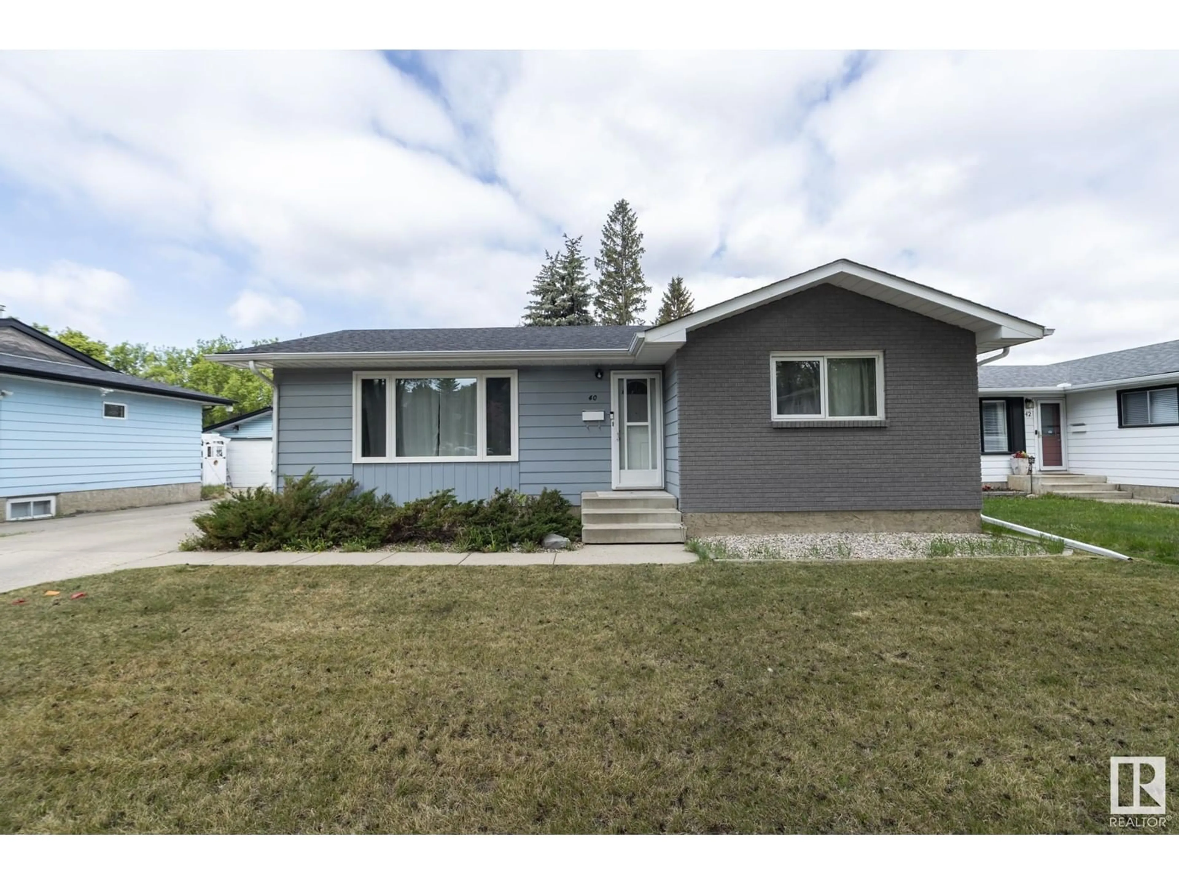 Home with vinyl exterior material, street for 40 BURNHAM AV, St. Albert Alberta T8N0A7