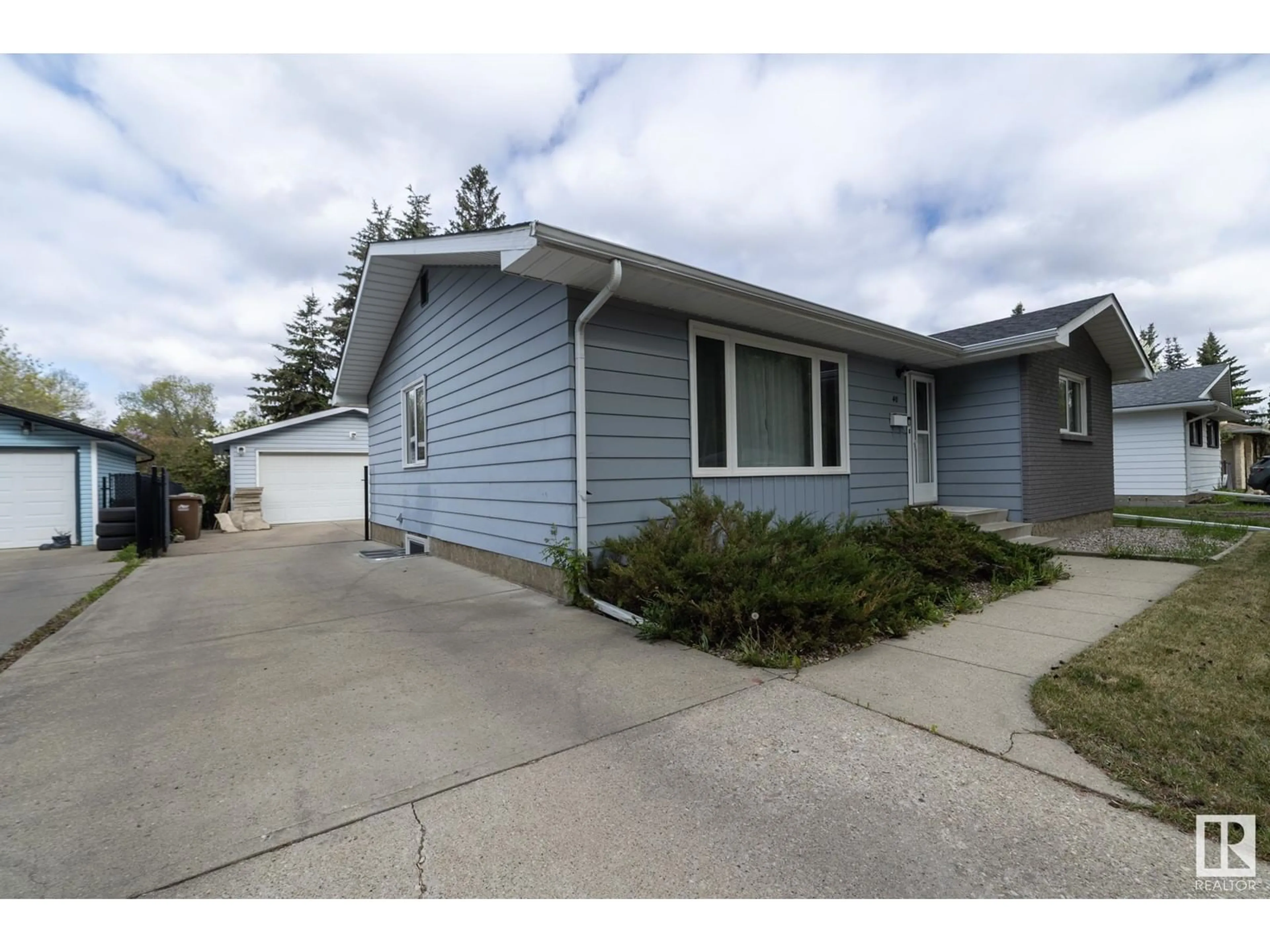 Home with vinyl exterior material, street for 40 BURNHAM AV, St. Albert Alberta T8N0A7