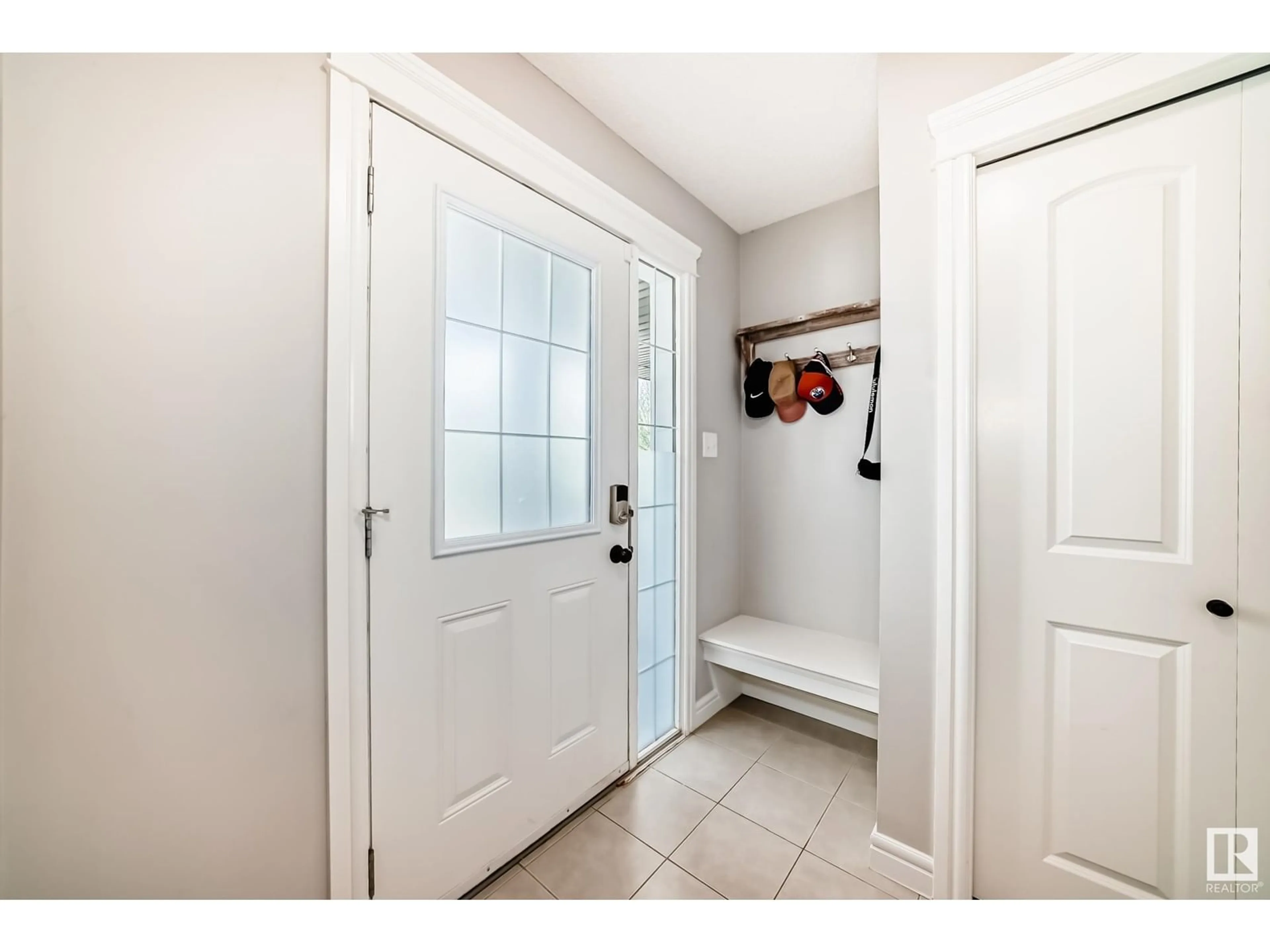Indoor entryway for 2181 TRUMPETER WY, Edmonton Alberta T5S0K2