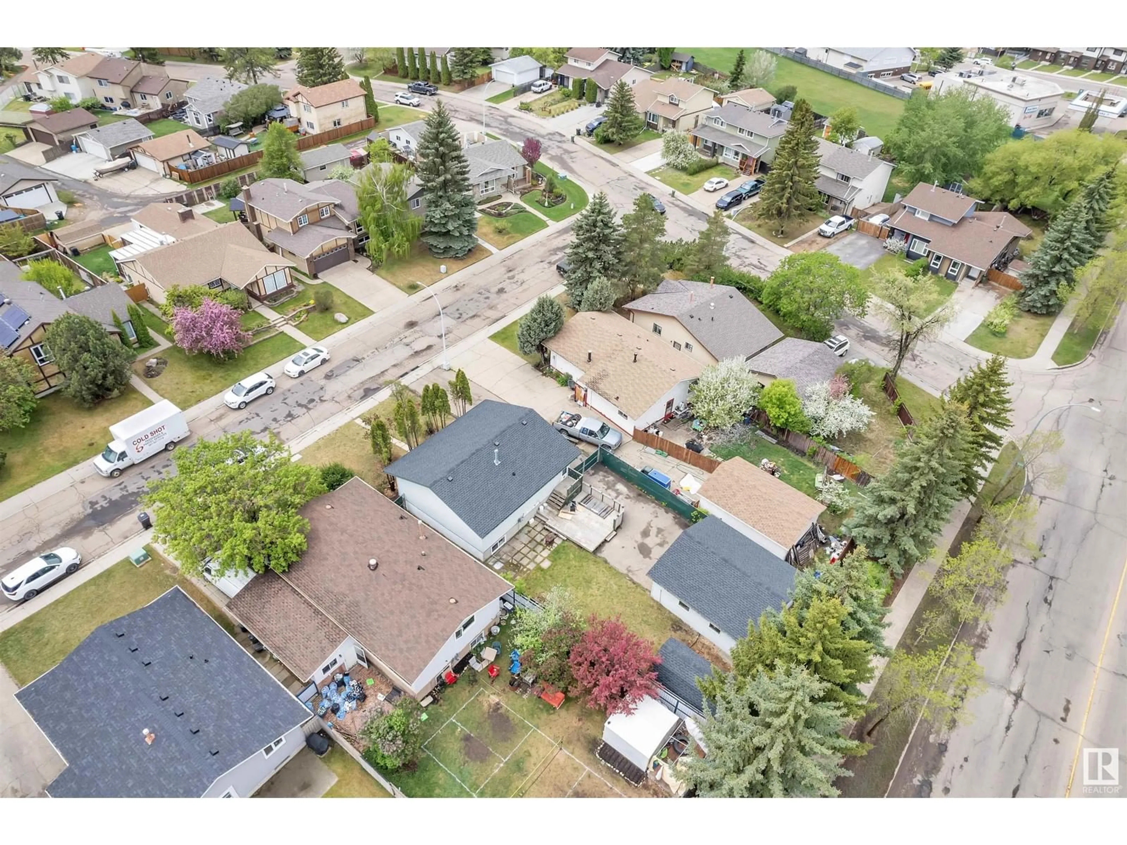 A pic from outside/outdoor area/front of a property/back of a property/a pic from drone, street for 5148 37 AV, Edmonton Alberta T6L1C8