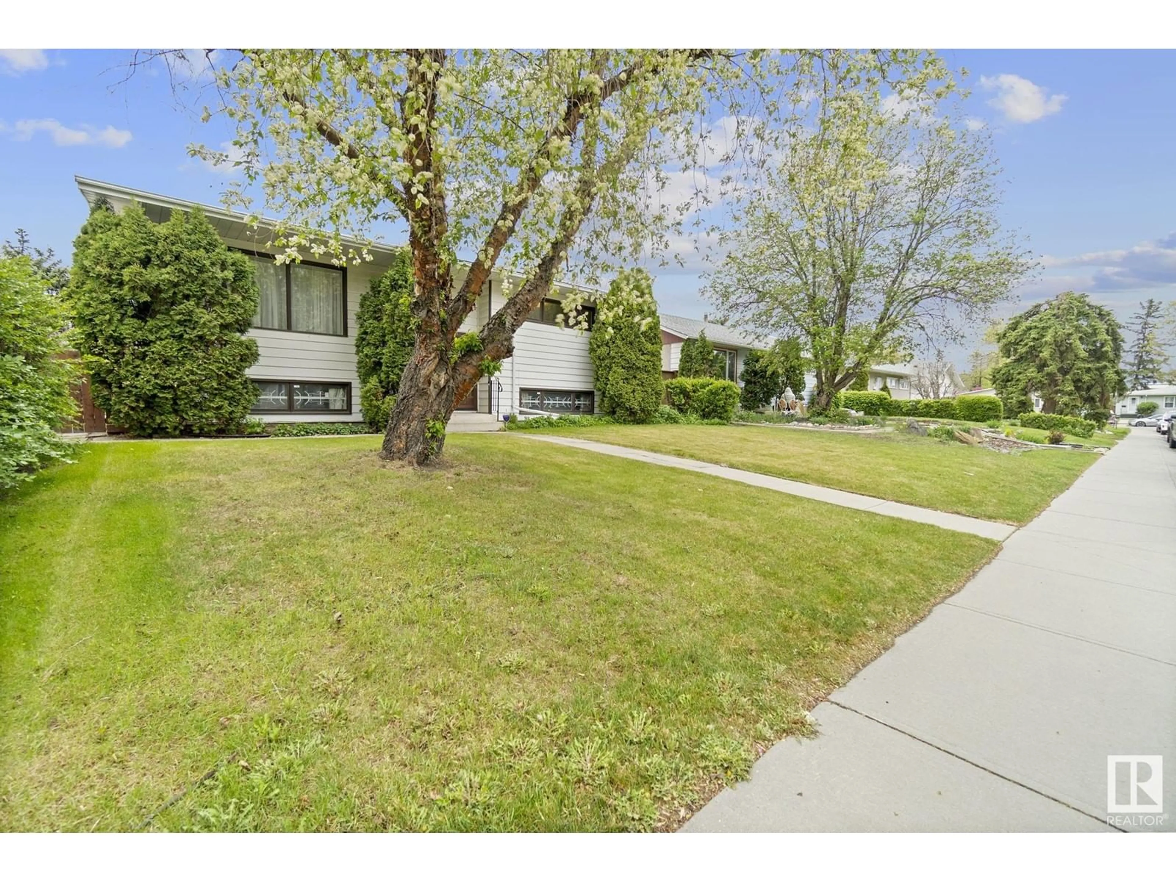 A pic from outside/outdoor area/front of a property/back of a property/a pic from drone, street for NW - 8724 164A ST, Edmonton Alberta T5R2R3