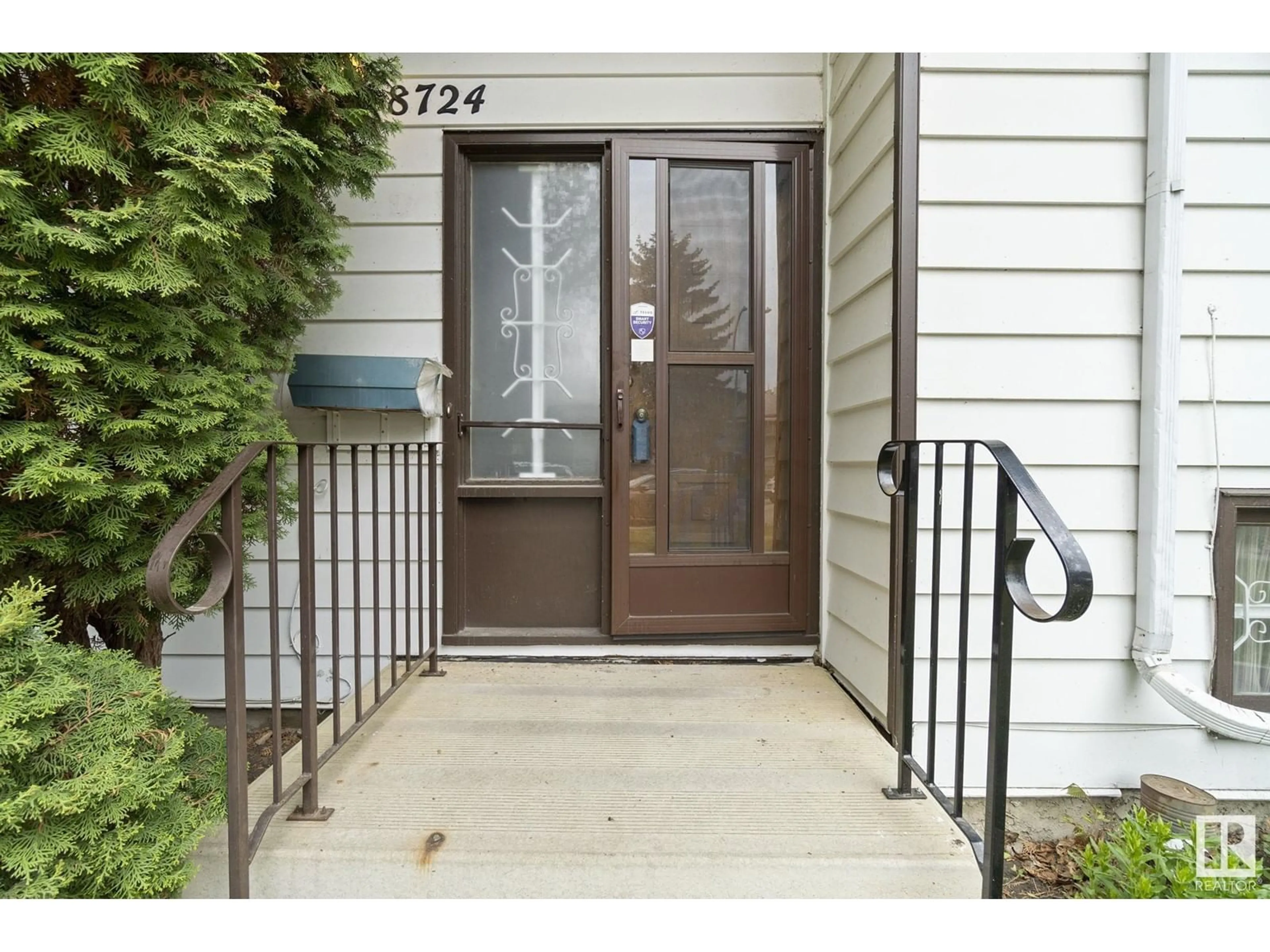 Indoor entryway for NW - 8724 164A ST, Edmonton Alberta T5R2R3