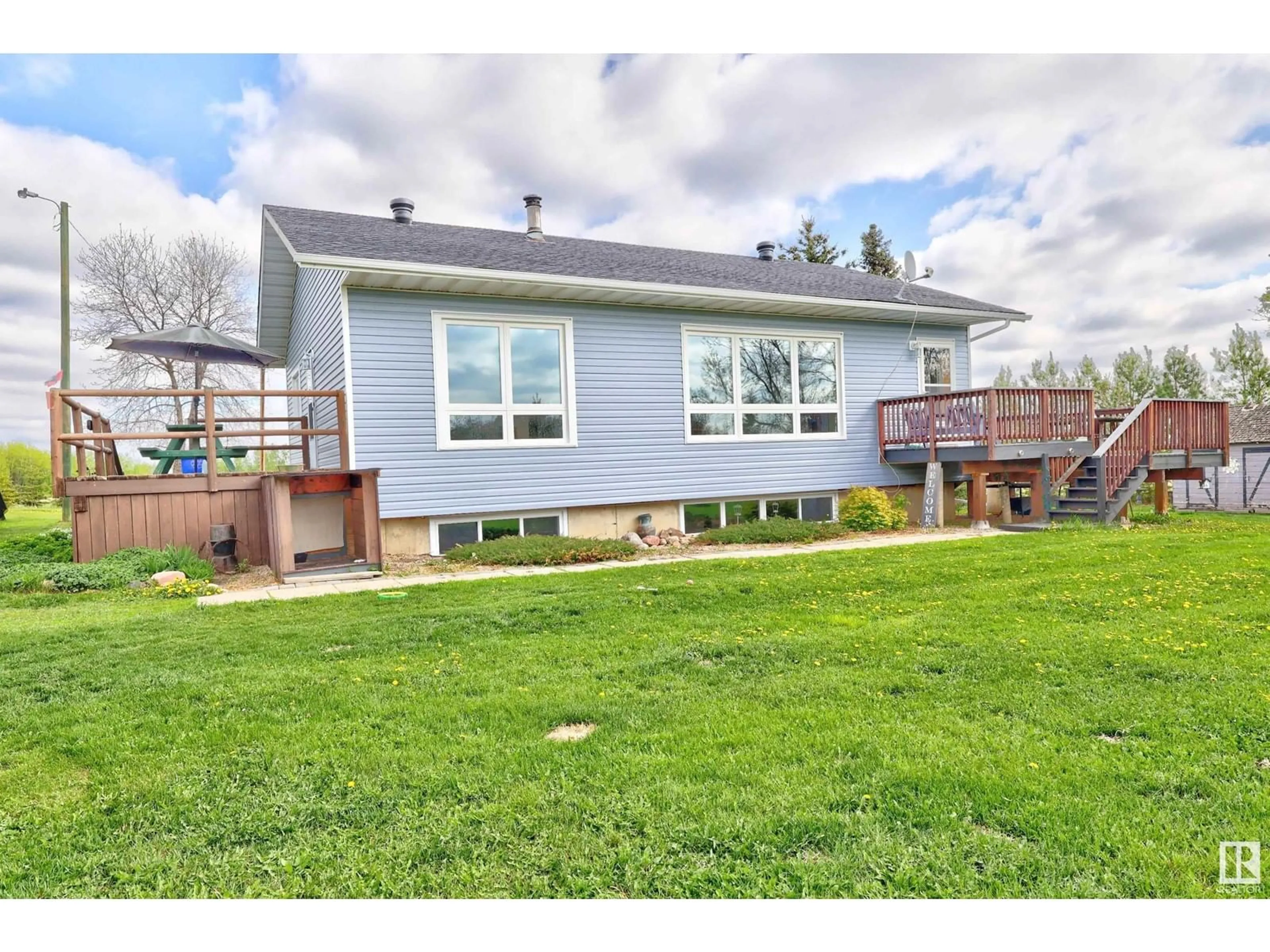 Home with vinyl exterior material, street for 27231 TWP ROAD 554, Rural Sturgeon County Alberta T8R0P6