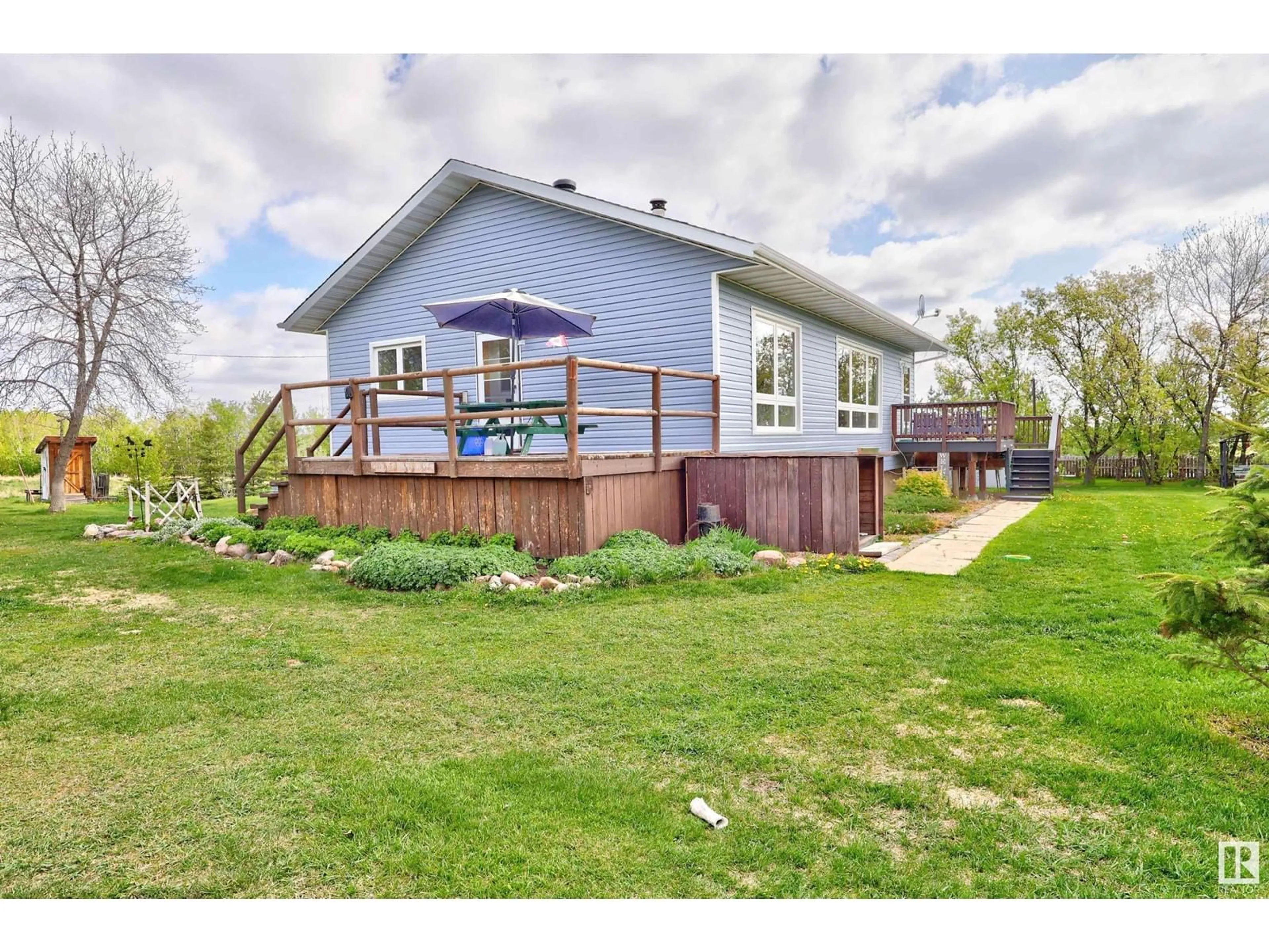 A pic from outside/outdoor area/front of a property/back of a property/a pic from drone, unknown for 27231 TWP ROAD 554, Rural Sturgeon County Alberta T8R0P6