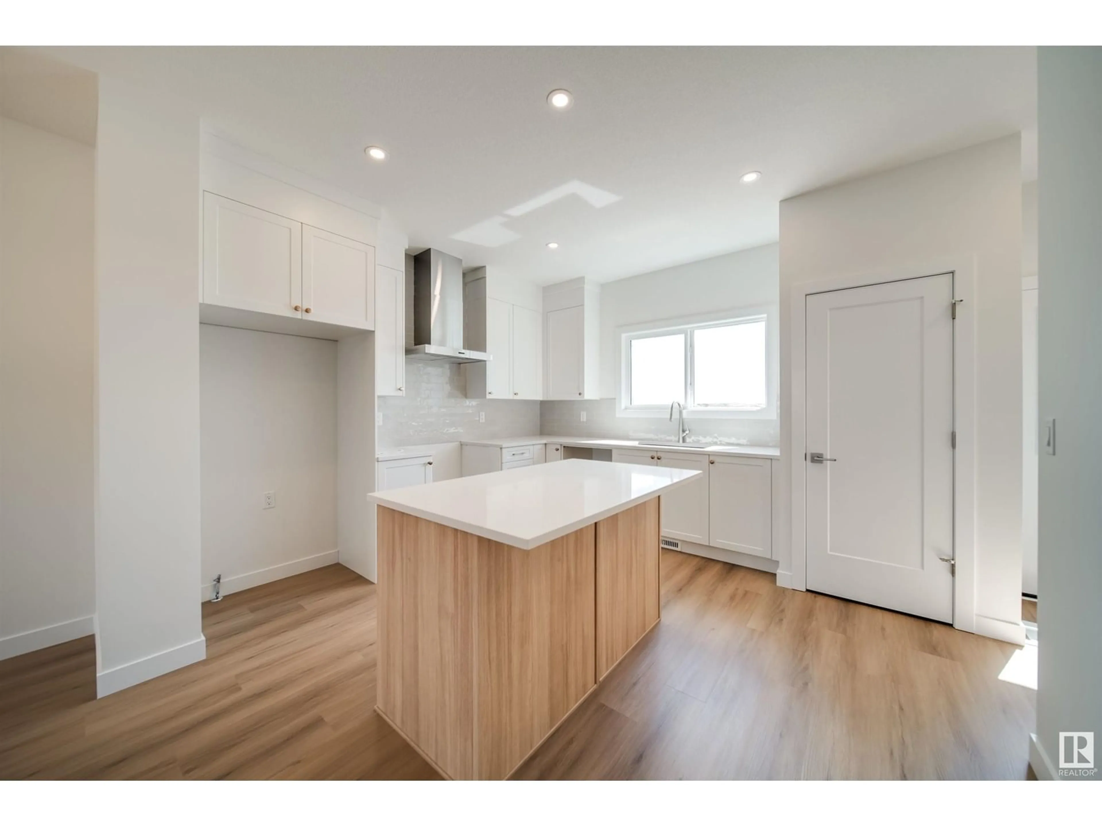 Open concept kitchen, wood/laminate floor for 47 SIENNA BV, Fort Saskatchewan Alberta T8L0W3