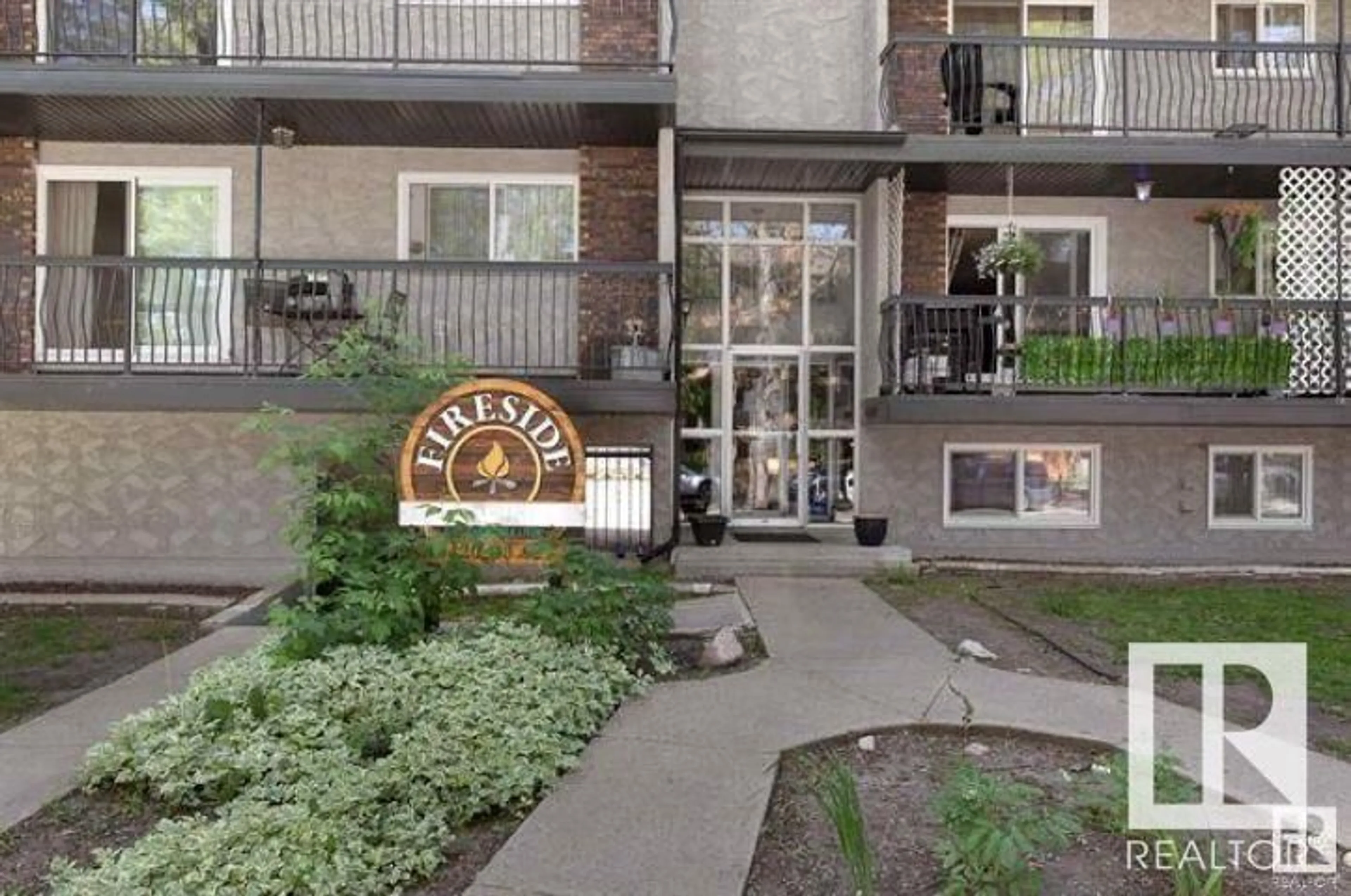 Patio, street for #101 - 10420 93 ST, Edmonton Alberta T5H1X4