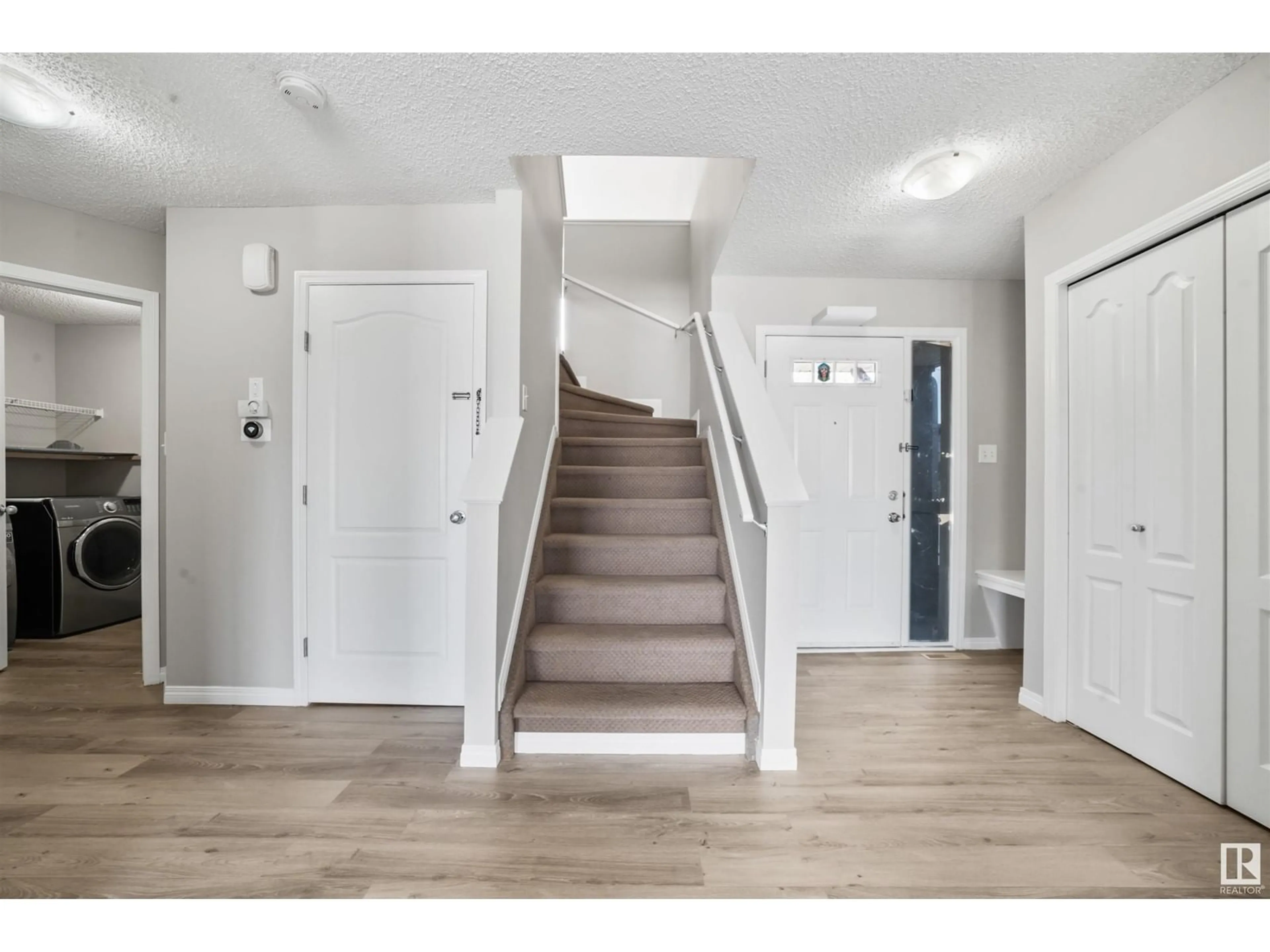 Indoor entryway for SW - 1744 55 STREET, Edmonton Alberta T6X1R3