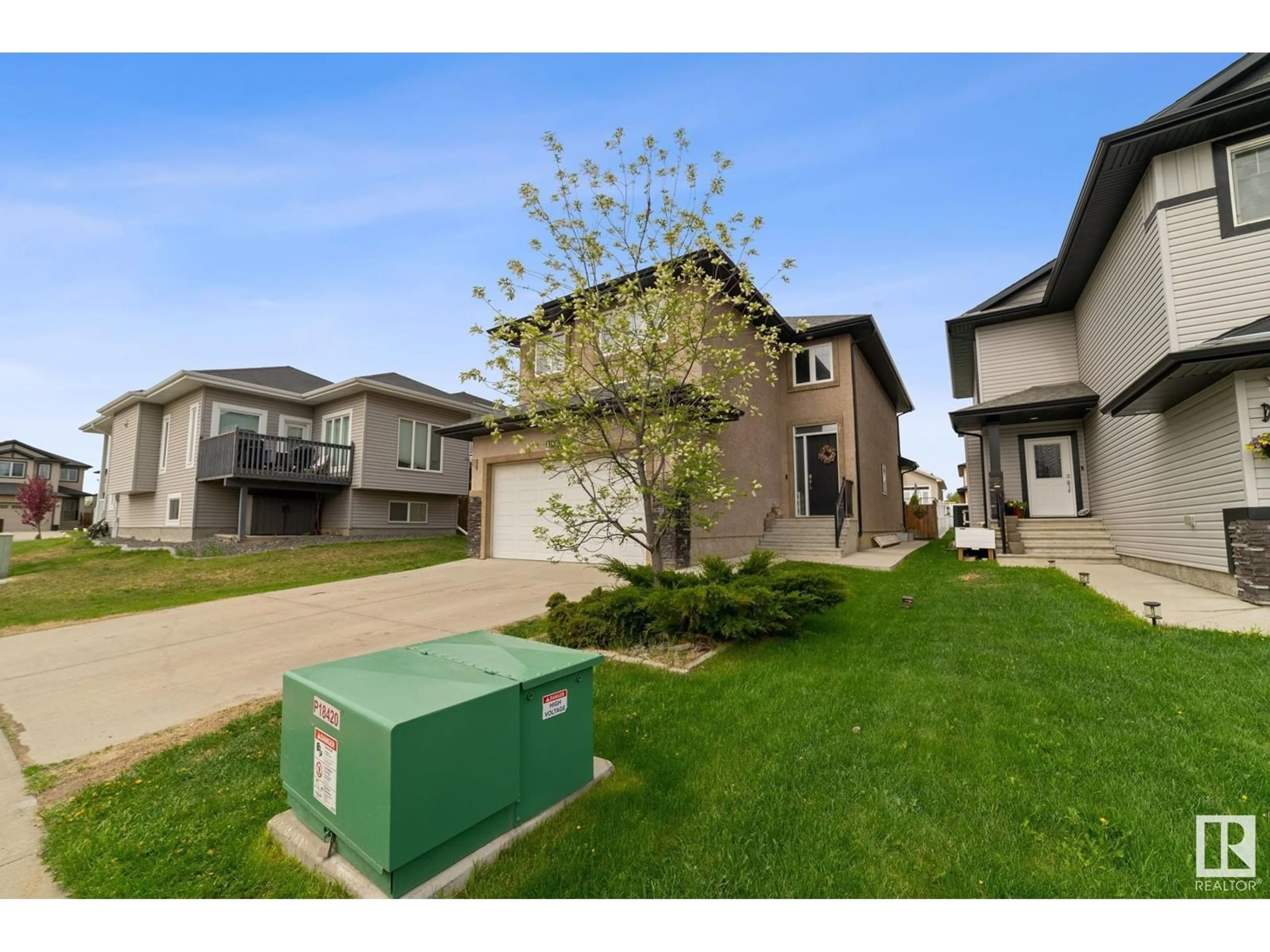 A pic from outside/outdoor area/front of a property/back of a property/a pic from drone, street for NW - 14036 161 AVE, Edmonton Alberta T6V0J2