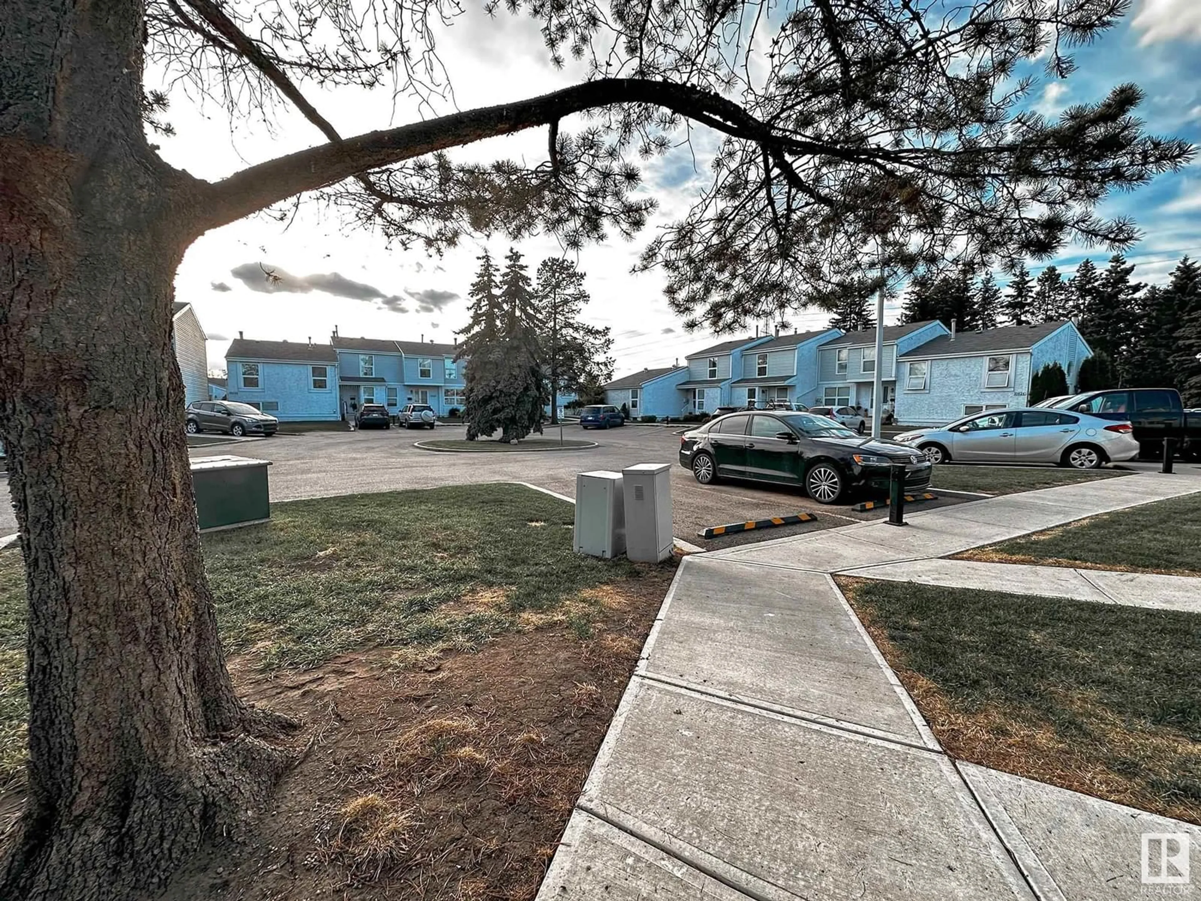 A pic from outside/outdoor area/front of a property/back of a property/a pic from drone, street for 10412 28A AV, Edmonton Alberta T6J4J6