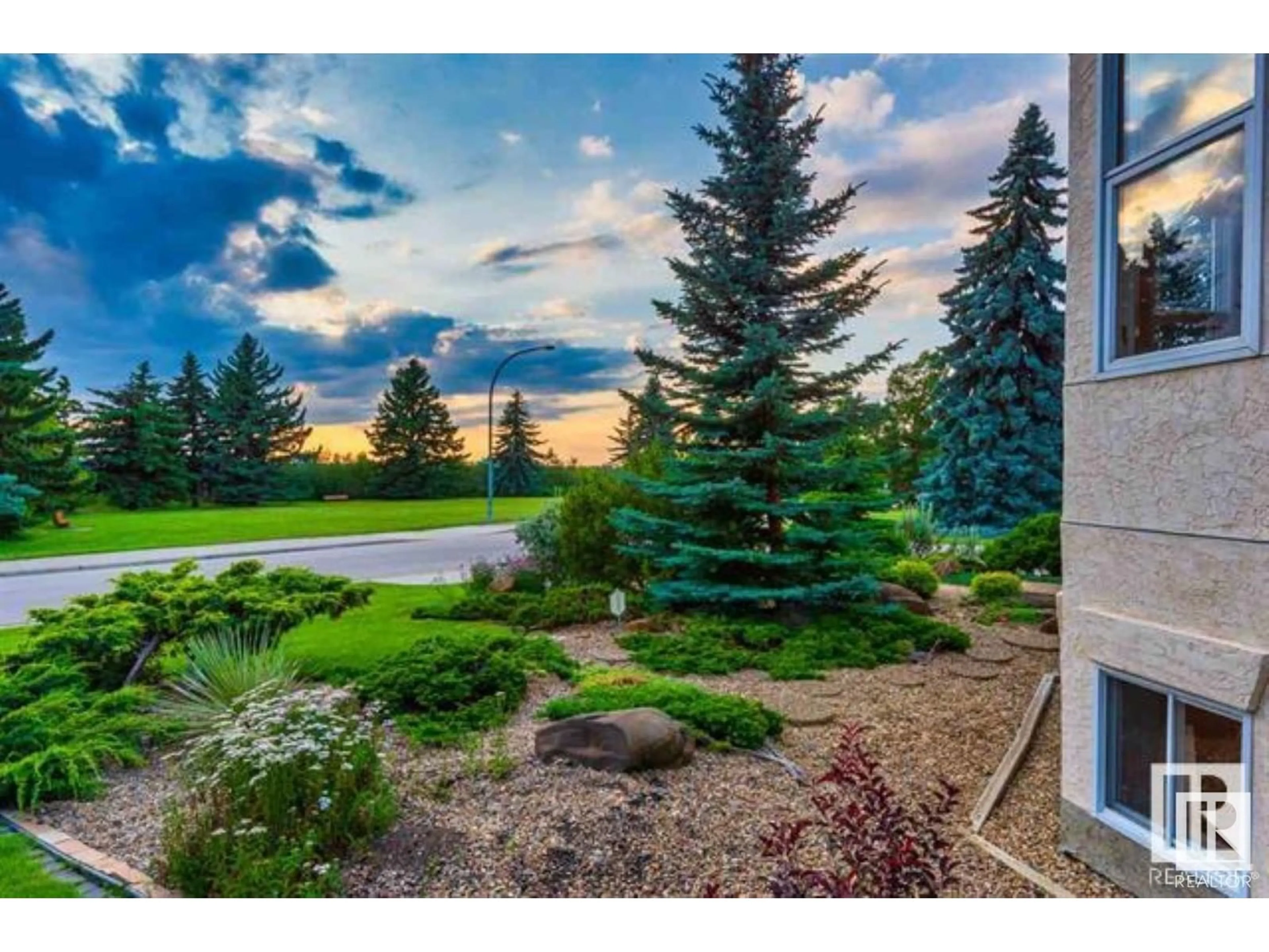 A pic from outside/outdoor area/front of a property/back of a property/a pic from drone, water/lake/river/ocean view for 9045 SASKATCHEWAN DR, Edmonton Alberta T6G2B2